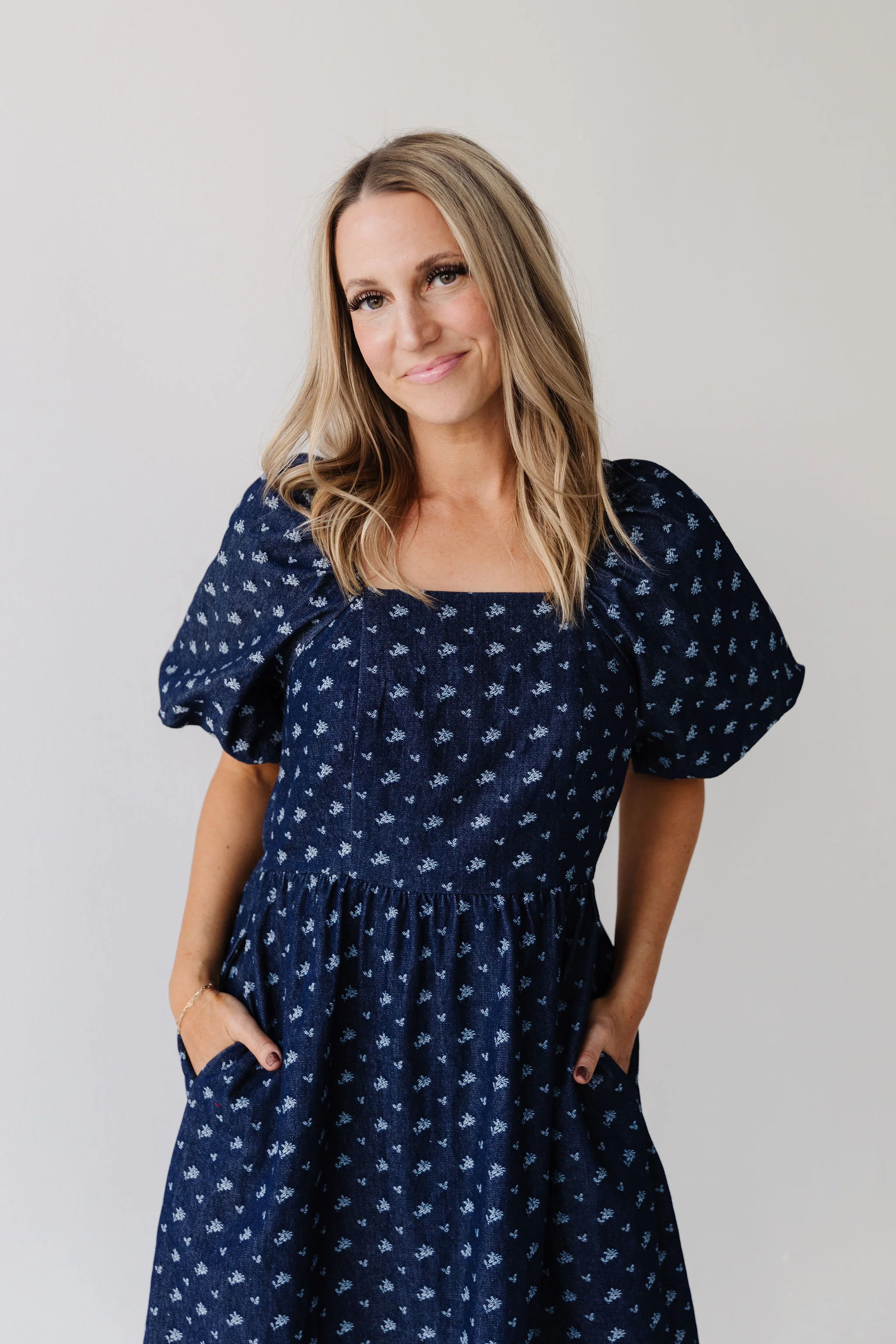 THE MAKENZIE FLORAL JACQUARD DENIM DRESS IN BLUE - Image 7