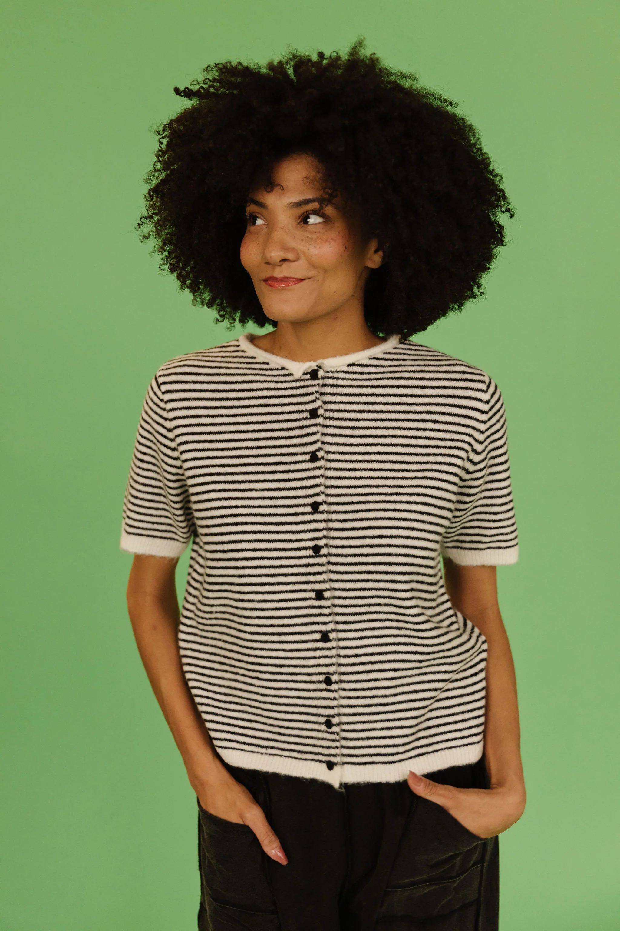 THE MCKAYLA SHORT SLEEVE STRIPED CARDIGAN IN BLACK - Image 6