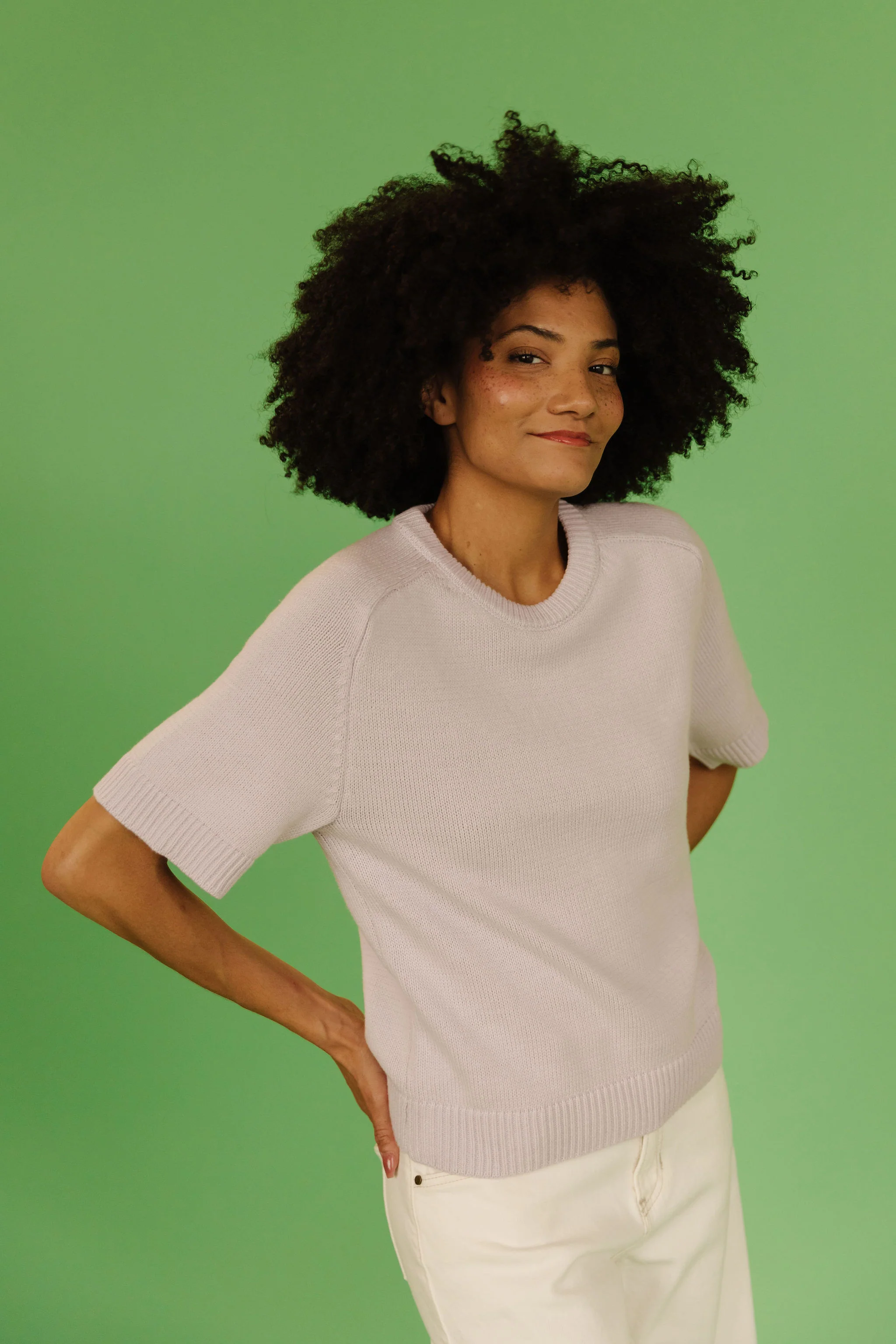 THE MEADOW SHORT SLEEVE SWEATER IN LAVENDER - Image 7