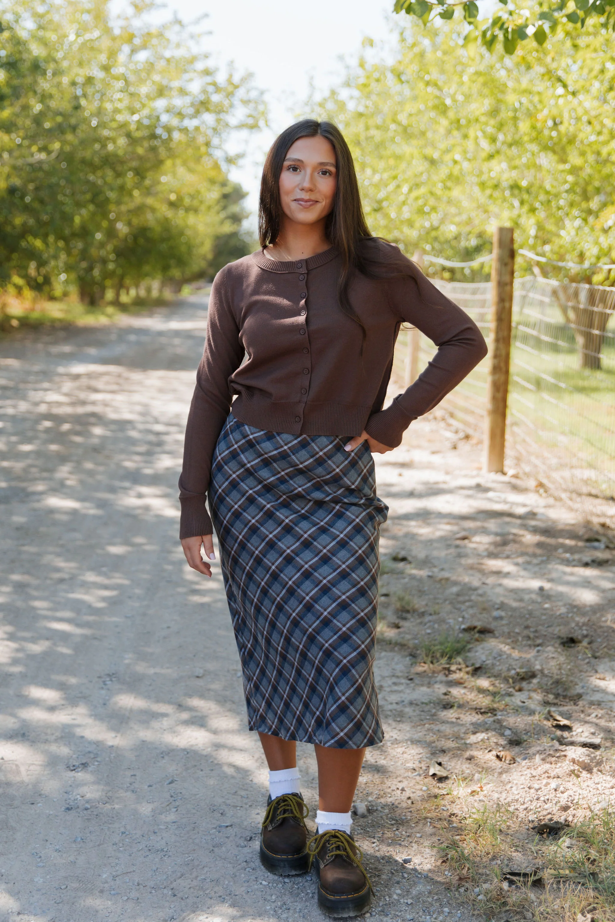 THE MELANIE RIBBED CARDIGAN IN MOCHA - Image 2