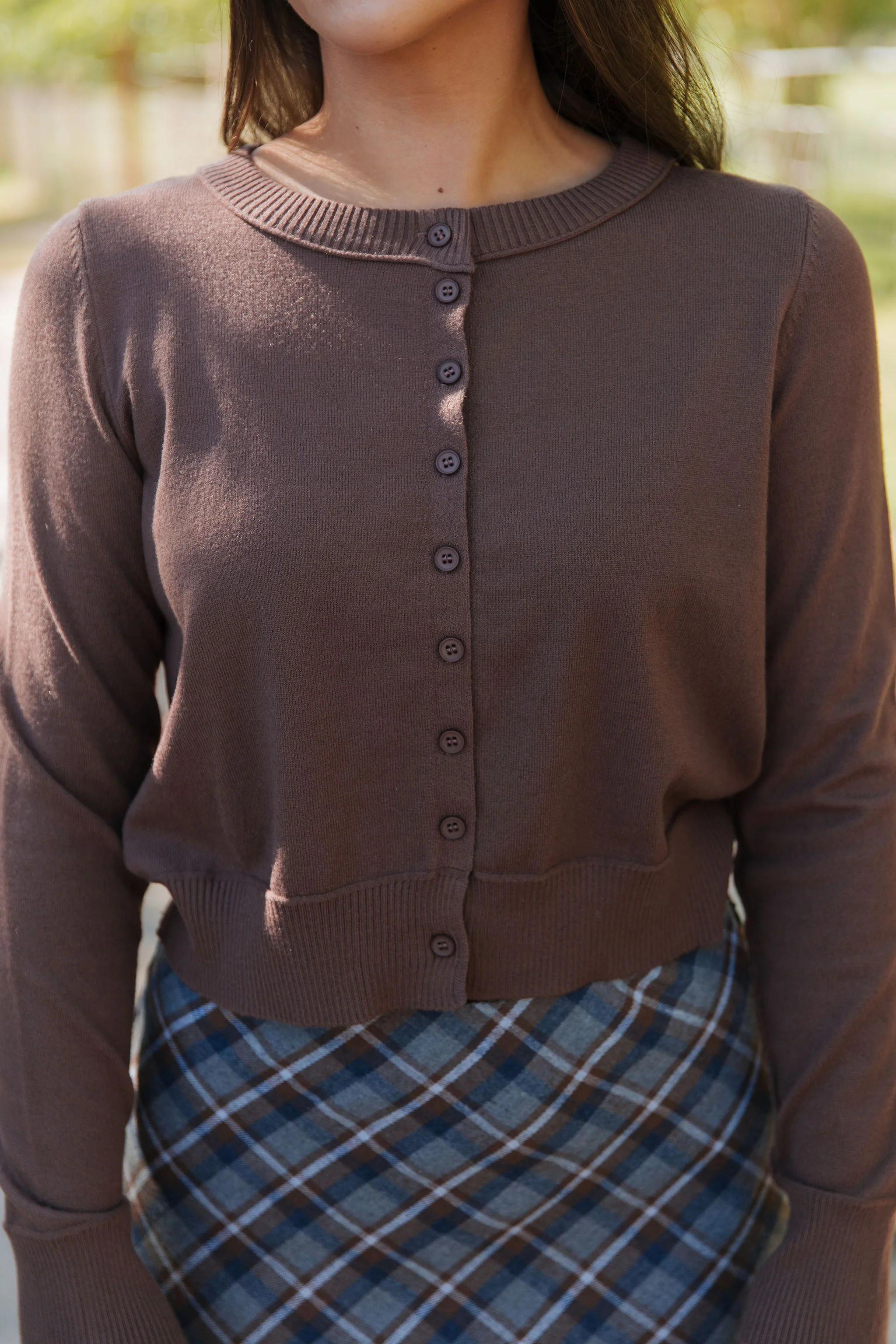 THE MELANIE RIBBED CARDIGAN IN MOCHA - Image 4
