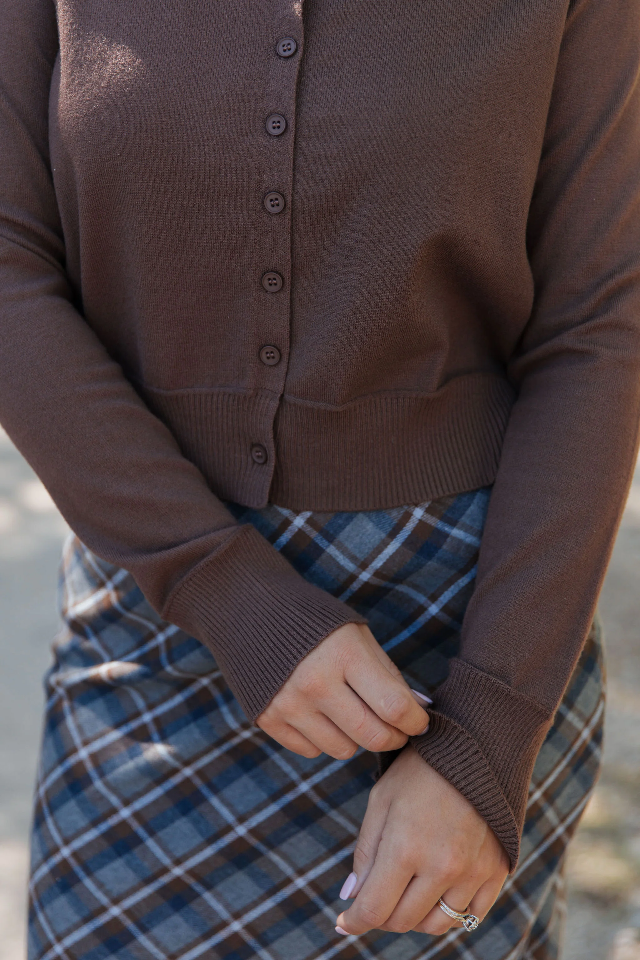 THE MELANIE RIBBED CARDIGAN IN MOCHA - Image 5