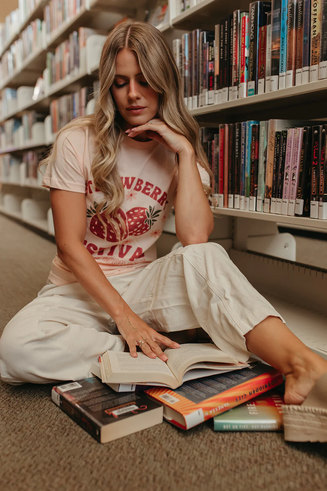 THE MINDIE SLOUCHY LINEN PANTS IN CREAM - Image 8
