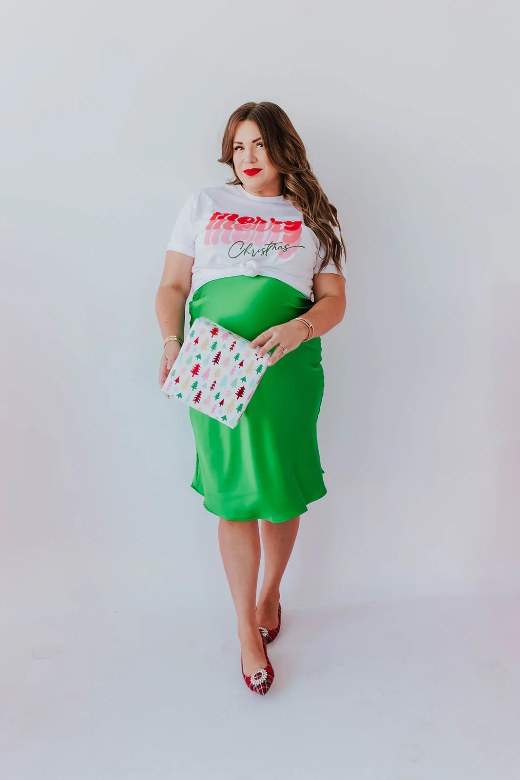 THE MISTLETOE SATIN MIDI SKIRT IN EMERALD GREEN - Image 2