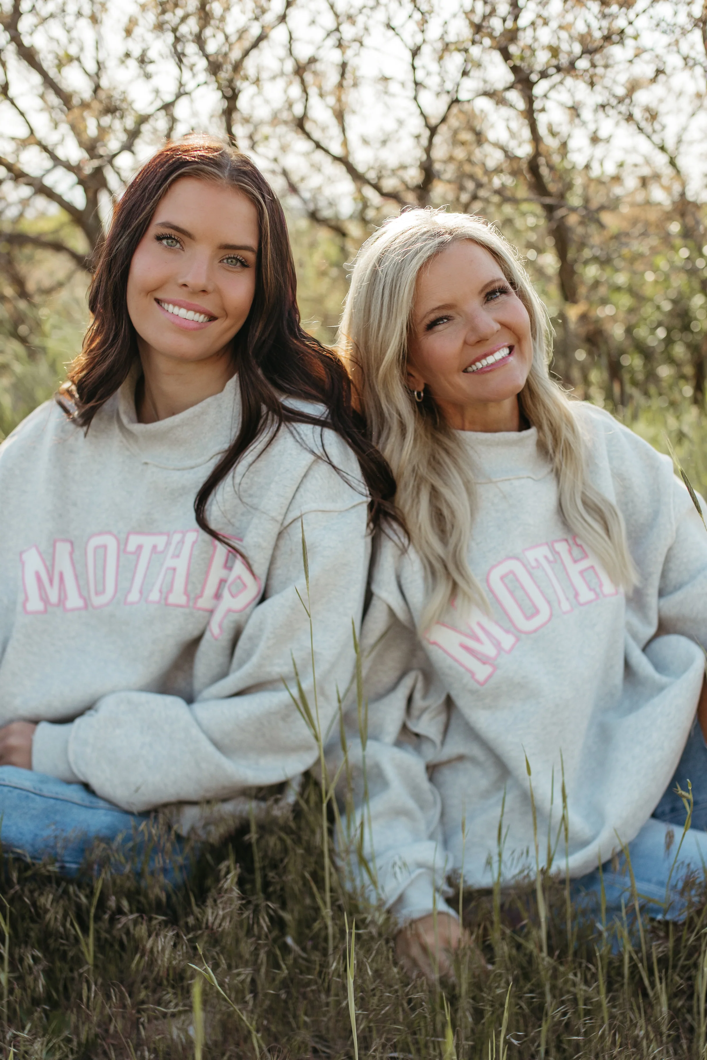 THE MOTHER MOCK NECK IN GREY AND PINK - Image 5
