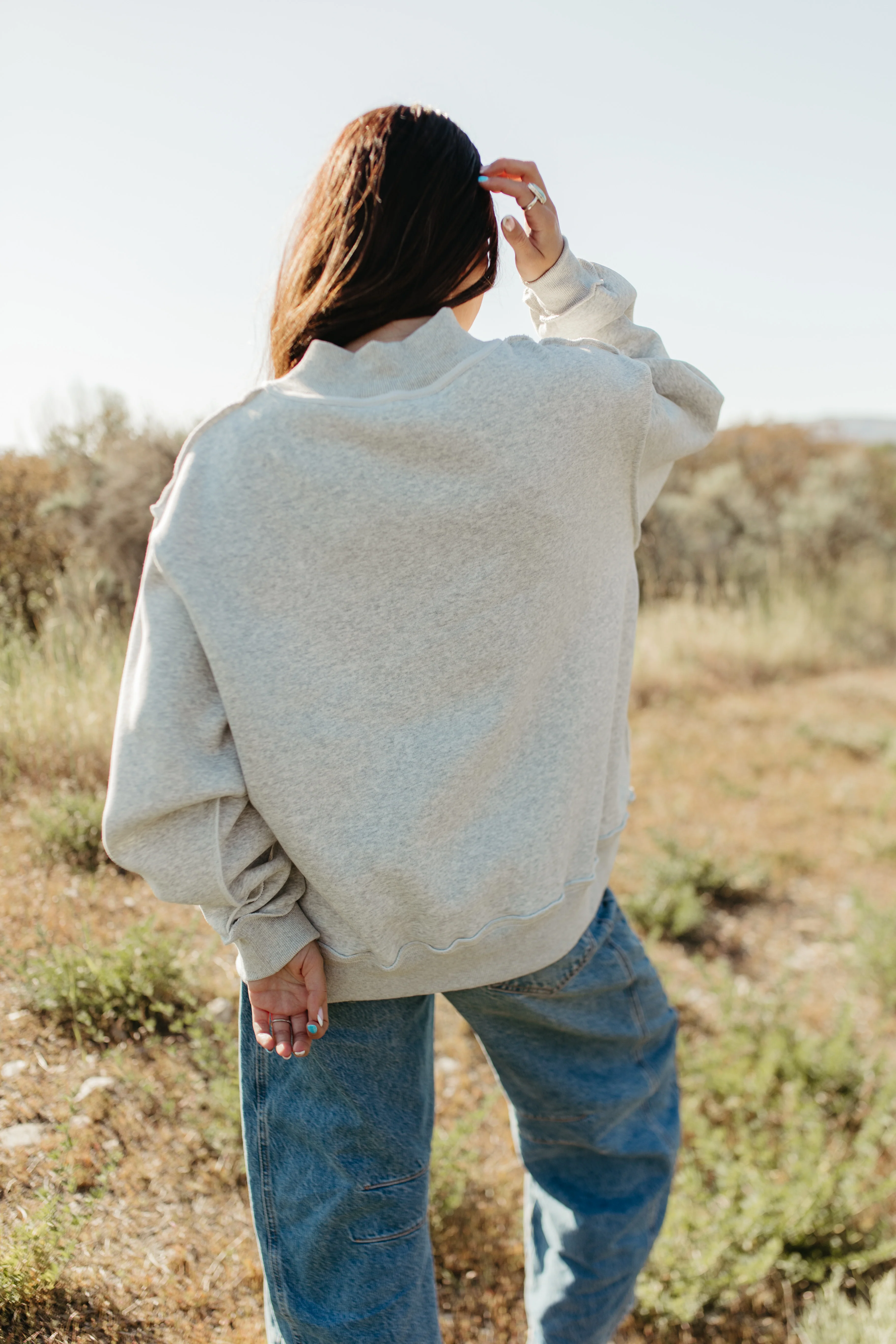 THE MOTHER MOCK NECK IN GREY AND PINK - Image 7