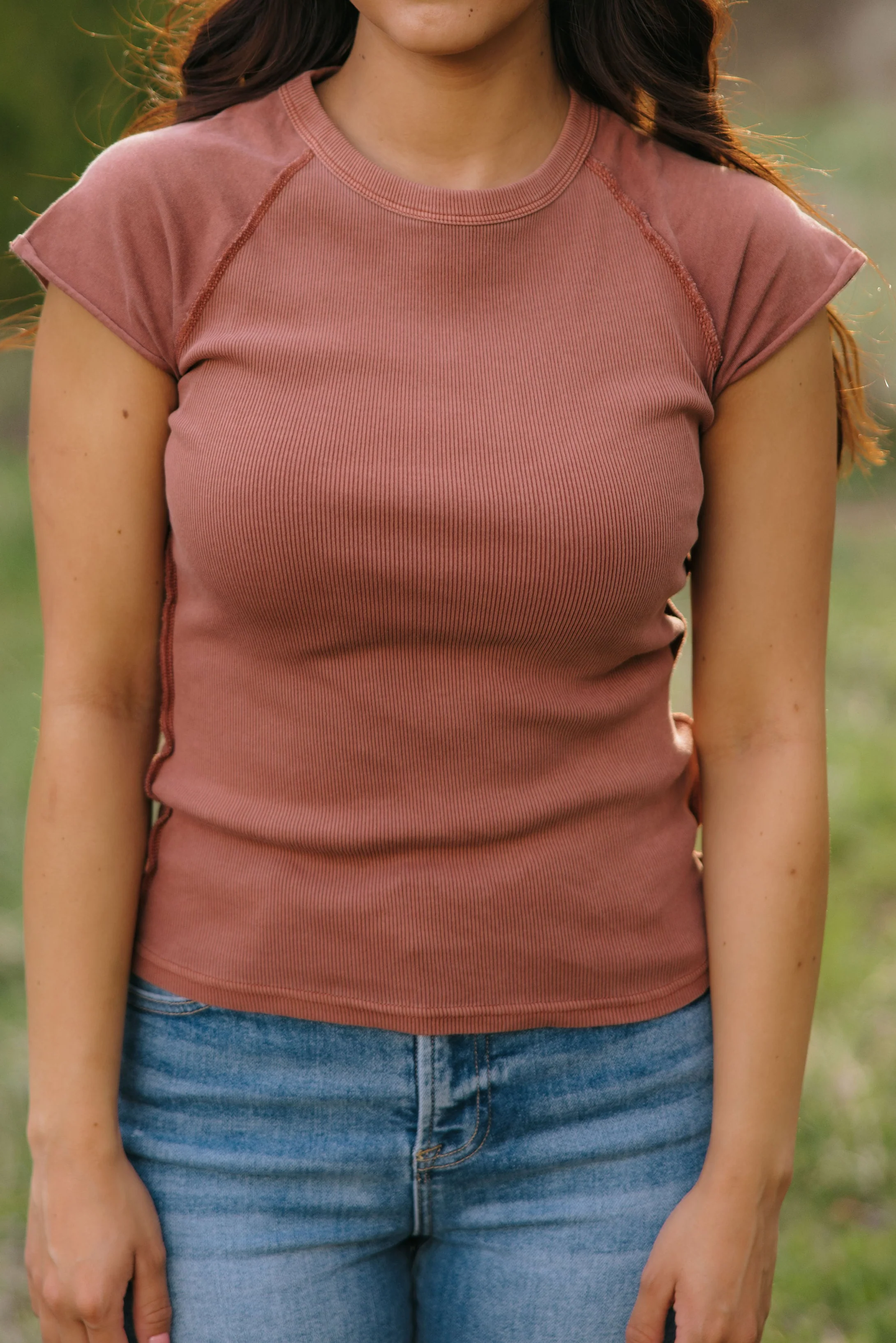 THE NOA EXPOSED SEAM SHORT SLEEVE TOP IN TERRACOTTA - Image 3