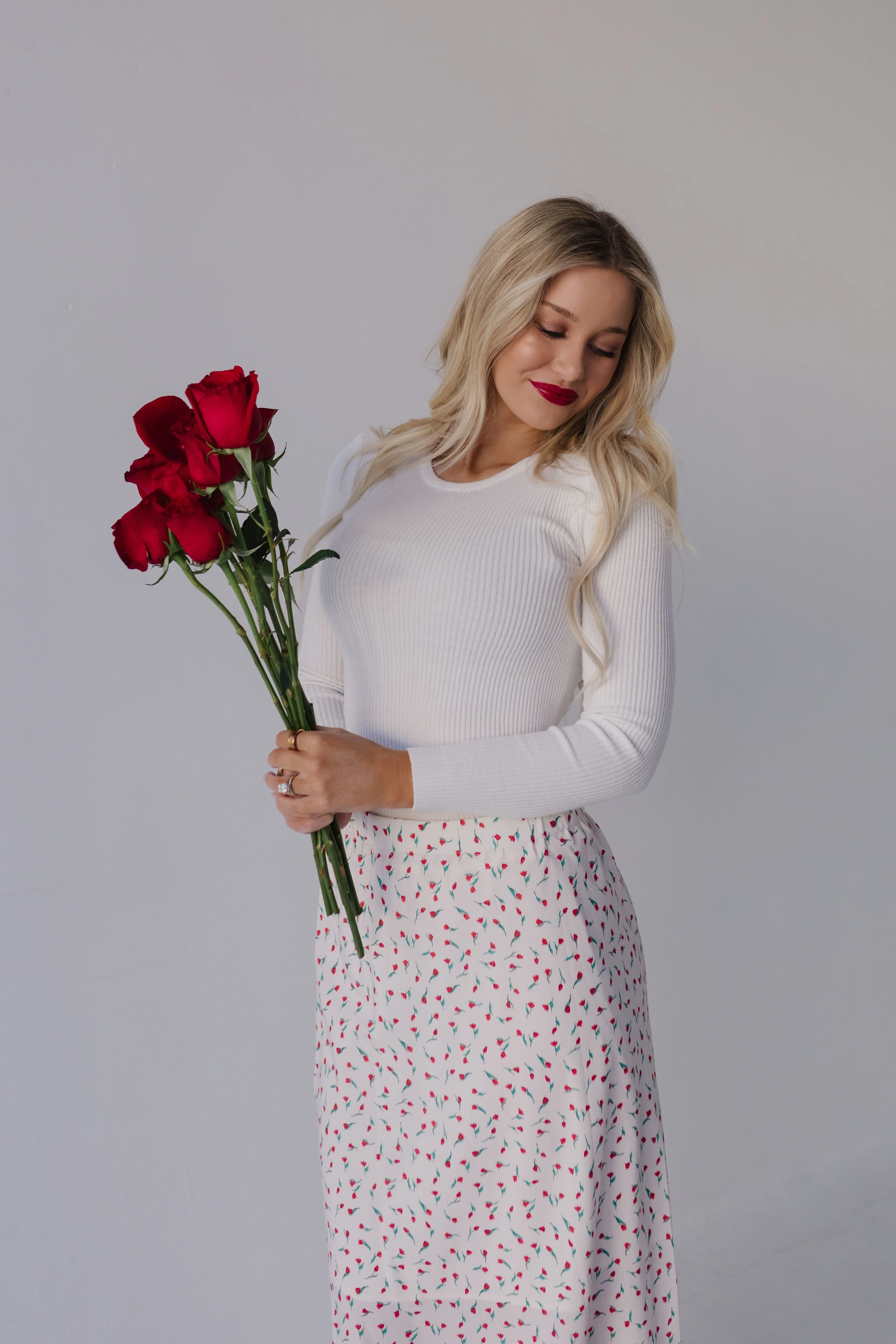 THE OPHIRA FLORAL MAXI PENCIL SKIRT IN OFF WHITE - Image 4