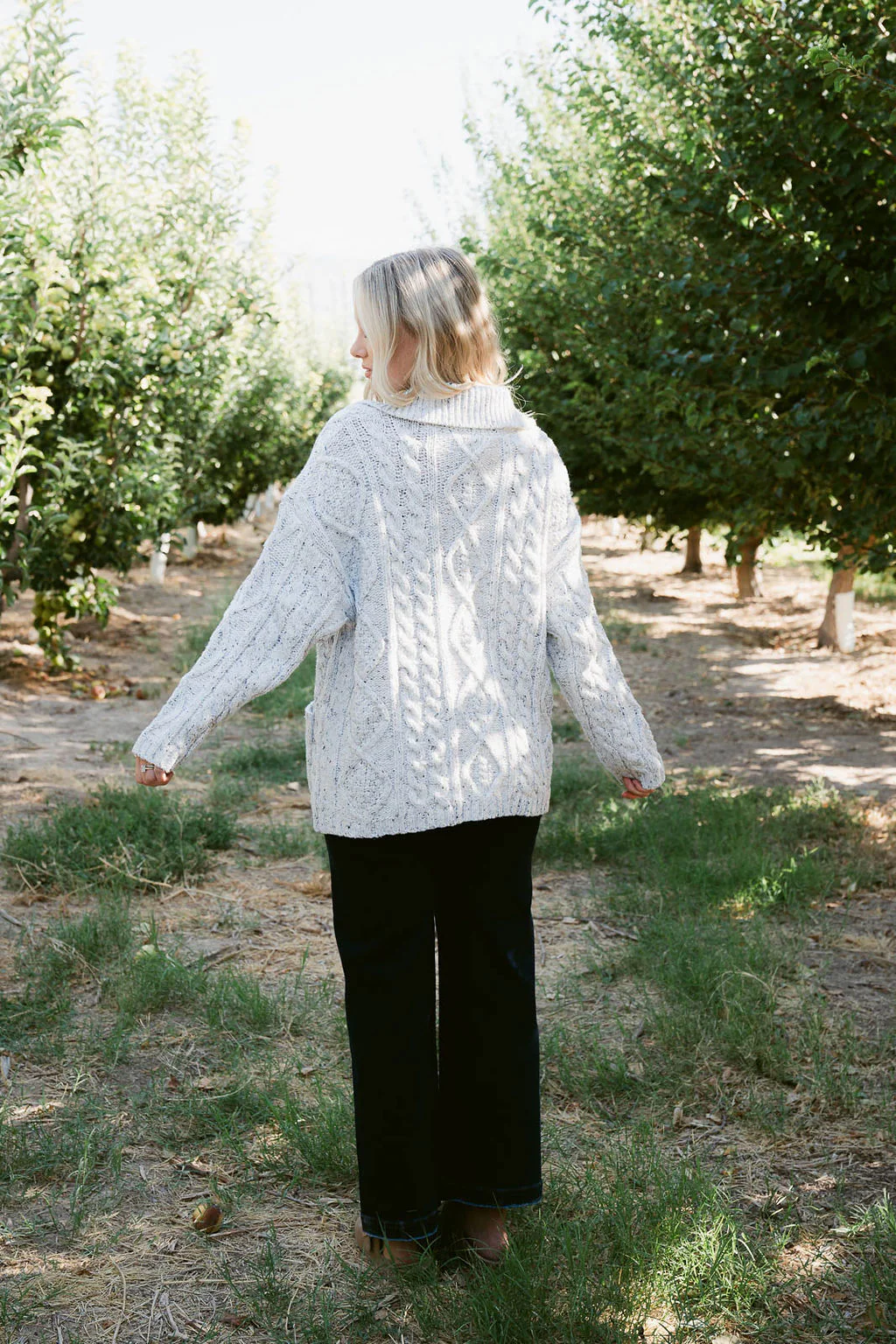 THE RACHEL OVERSIZED CARDIGAN IN GREY - Image 4