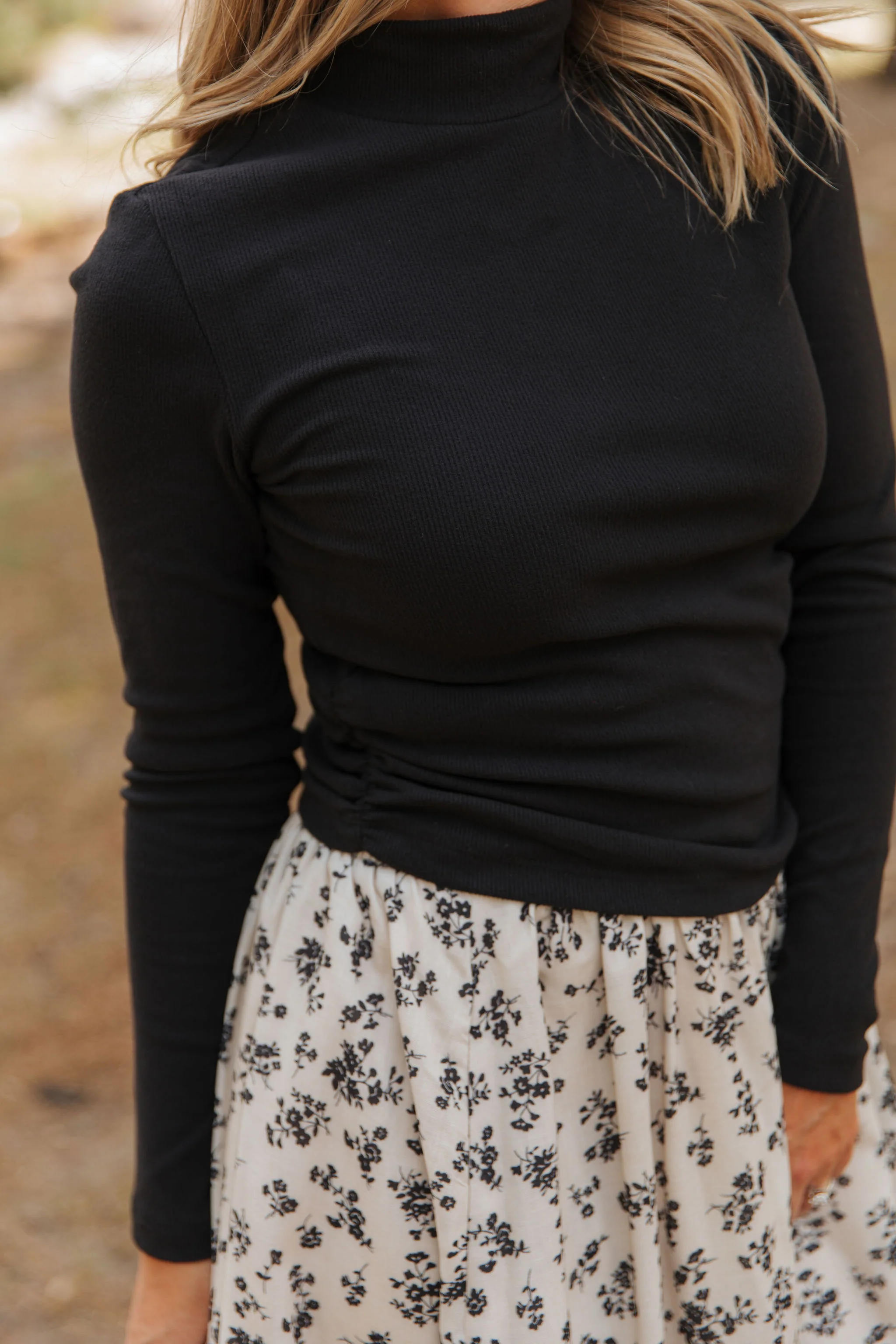 THE RICKIE RUCHED TURTLE NECK IN BLACK - Image 2