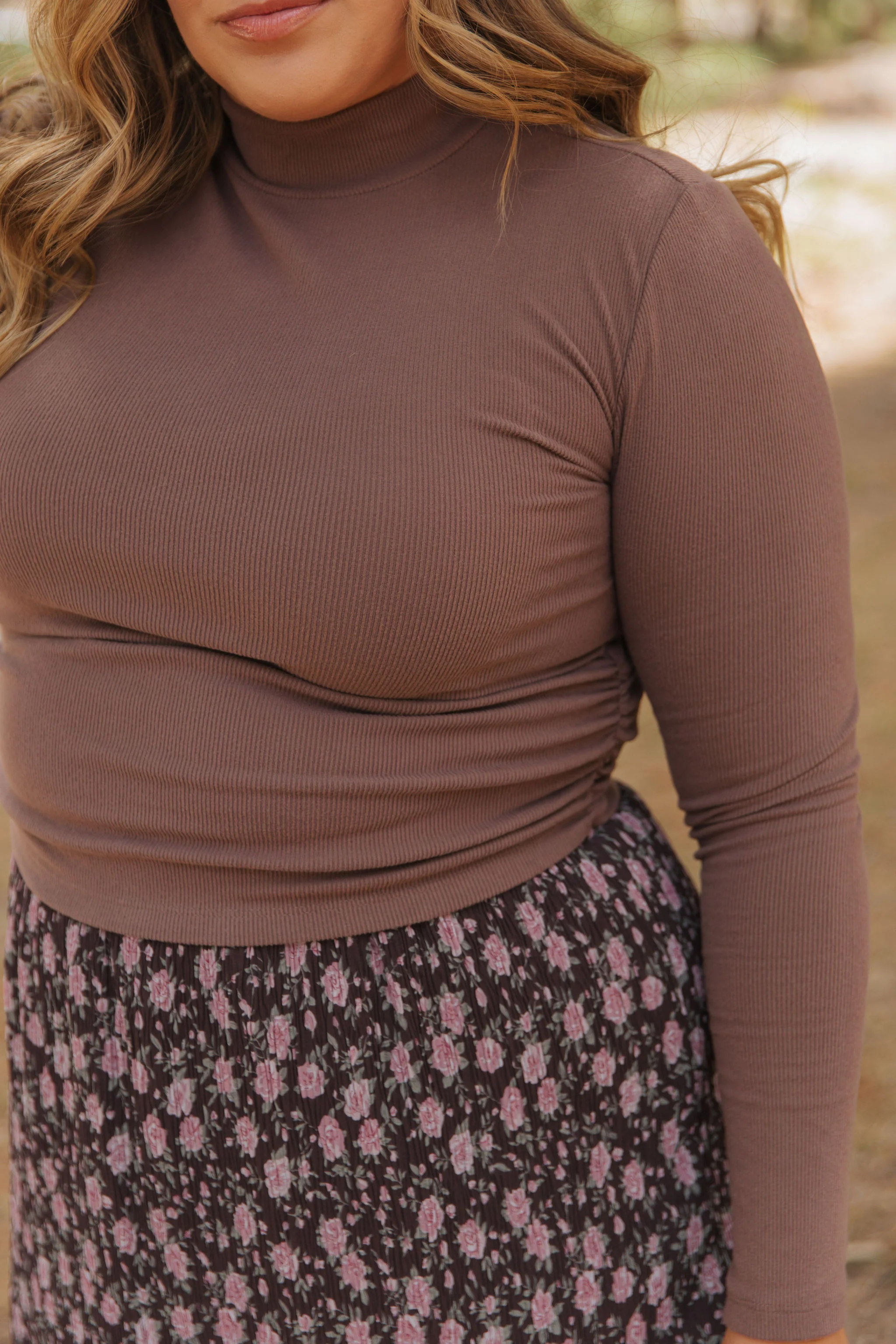 THE RICKIE RUCHED TURTLE NECK IN BROWN - Image 3
