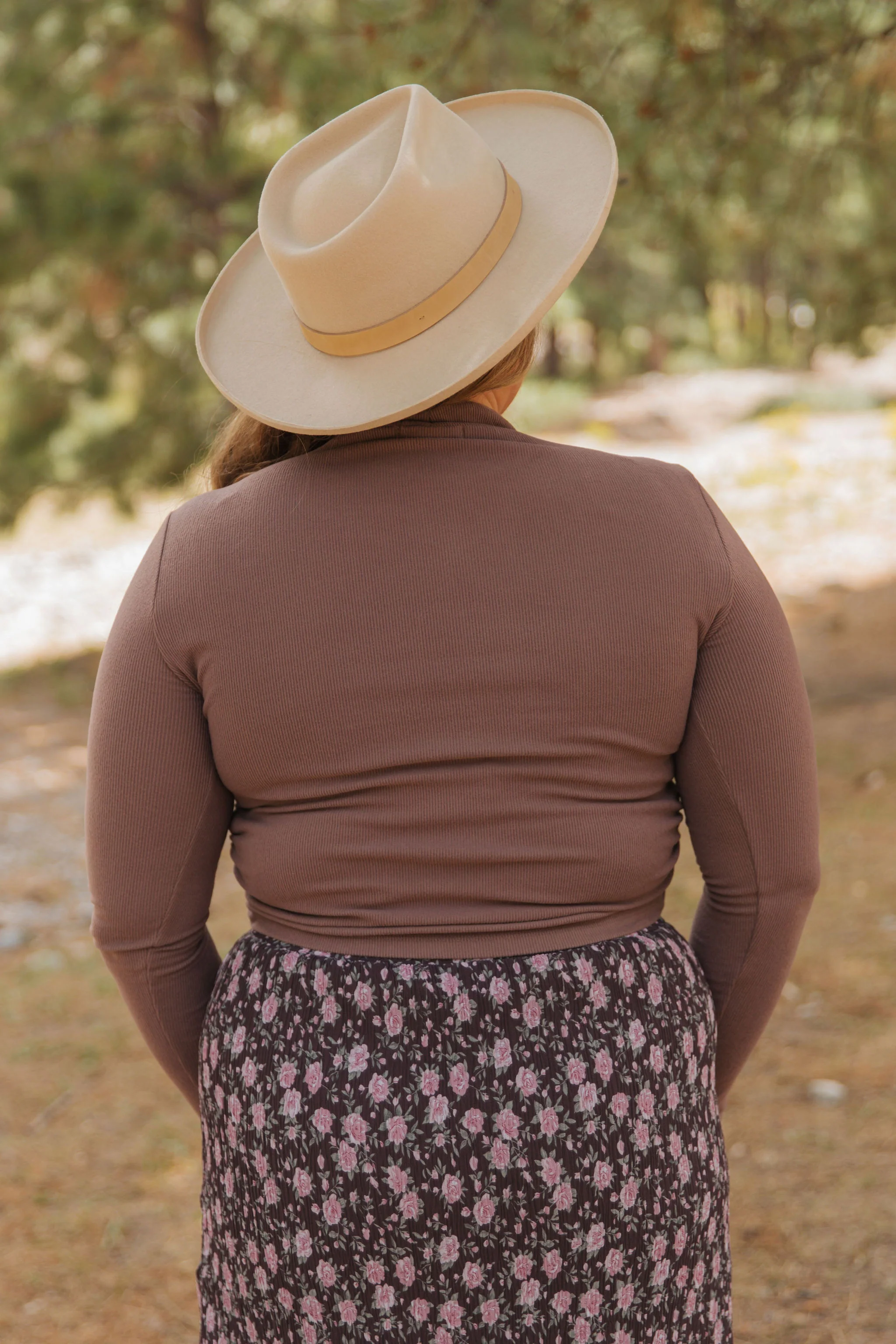 THE RICKIE RUCHED TURTLE NECK IN BROWN - Image 4