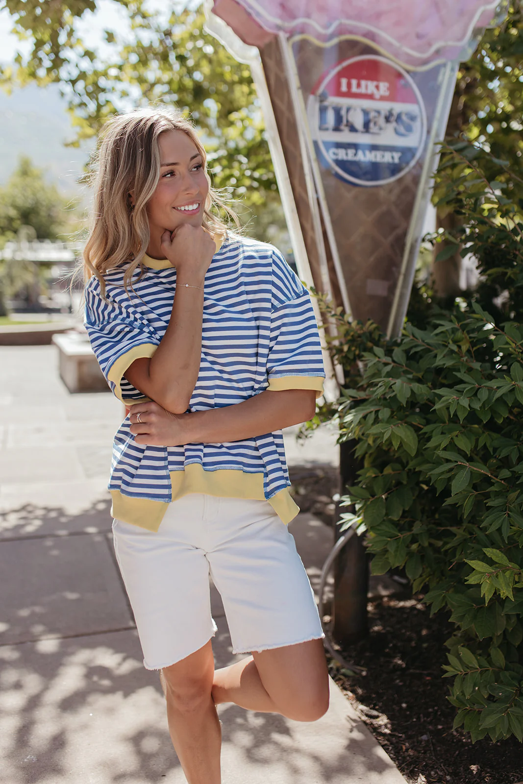 THE RYKER RELAXED FIT BERMUDA SHORTS IN WHITE - Image 9