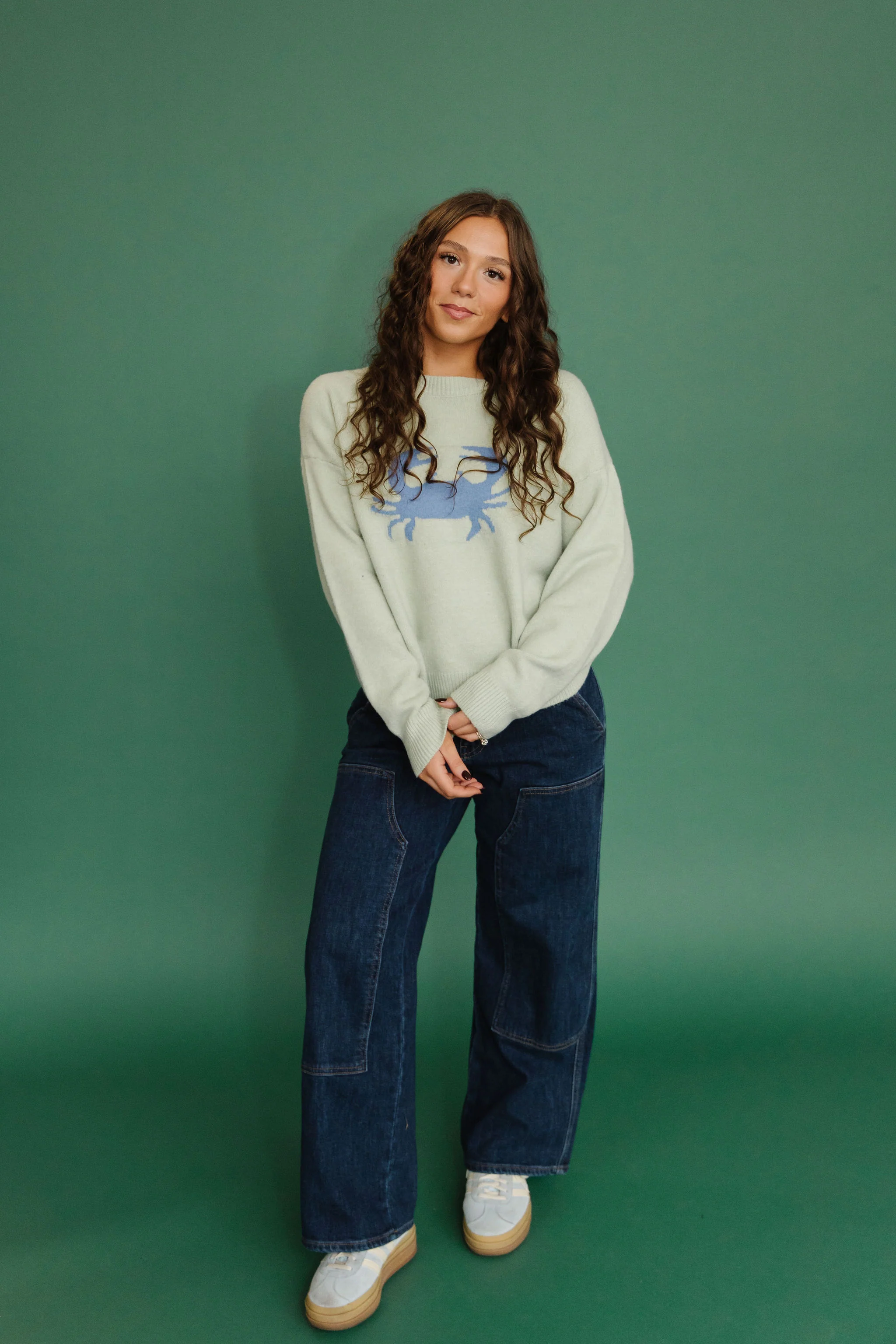 THE SANDY CRAB CREWNECK SWEATER IN GREEN