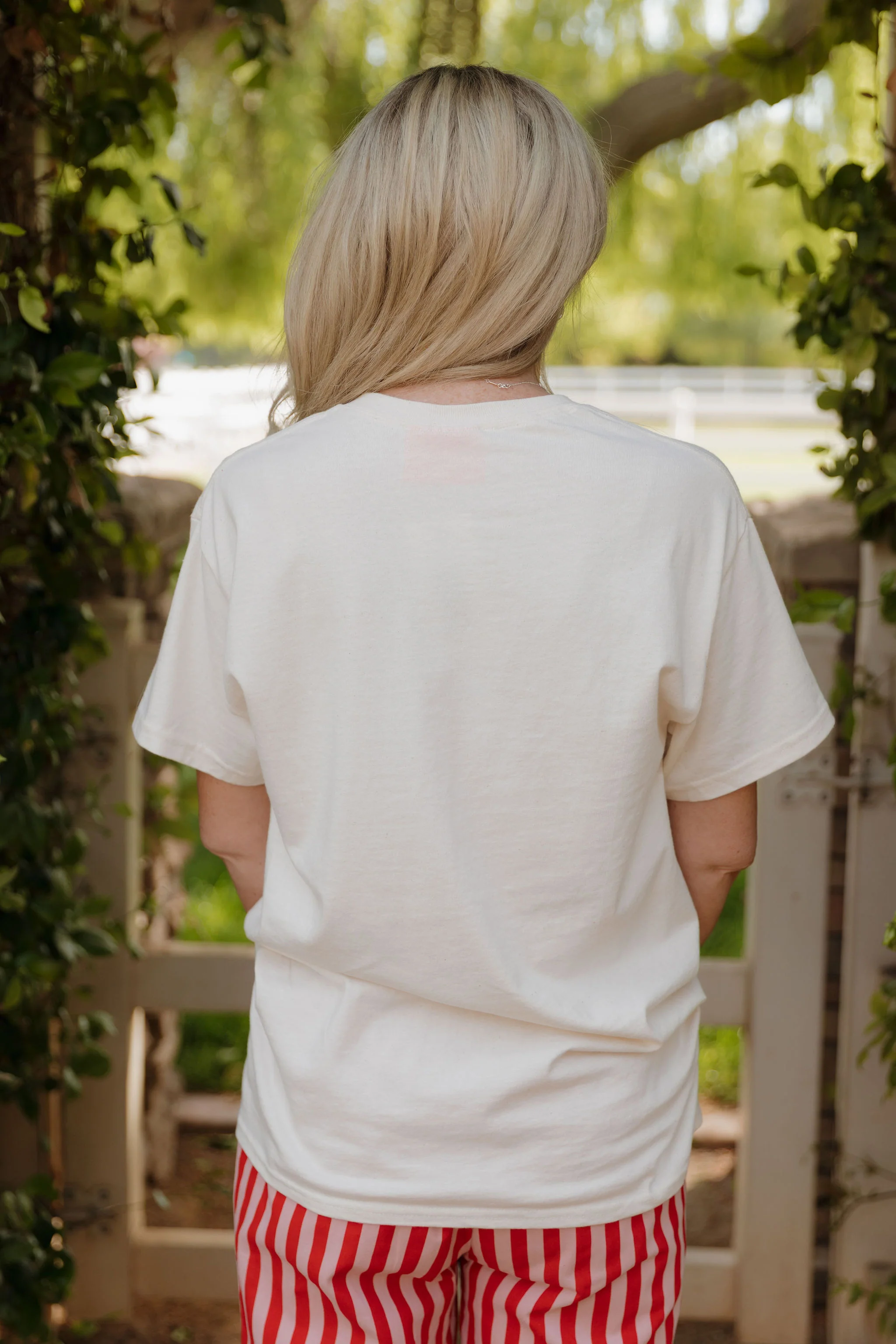 THE SARDINES GRAPHIC TEE IN IVORY - Image 4
