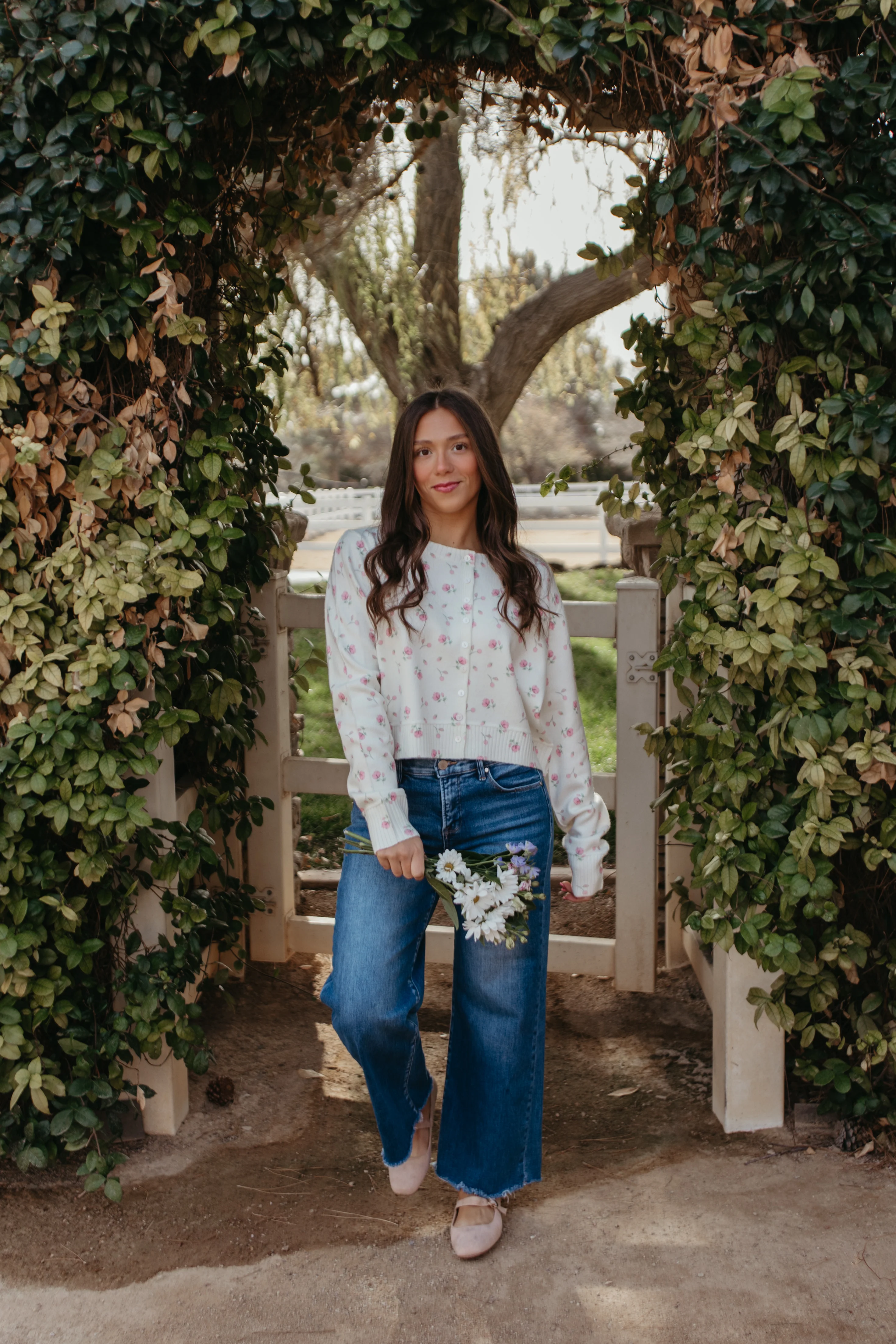 THE SARIAH FLORAL PRINT CARDIGAN SWEATER IN BLUSH - Image 2