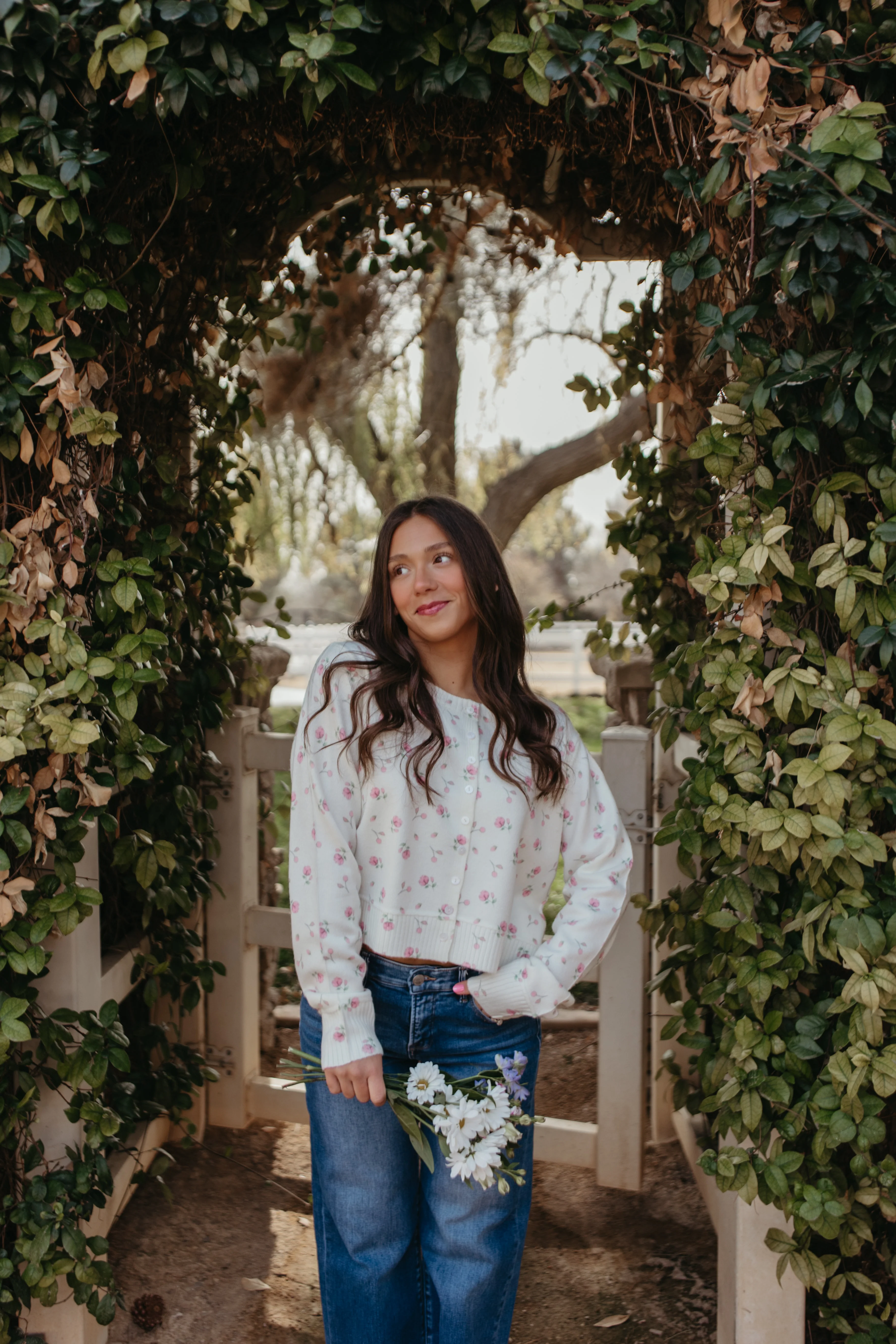 THE SARIAH FLORAL PRINT CARDIGAN SWEATER IN BLUSH - Image 3