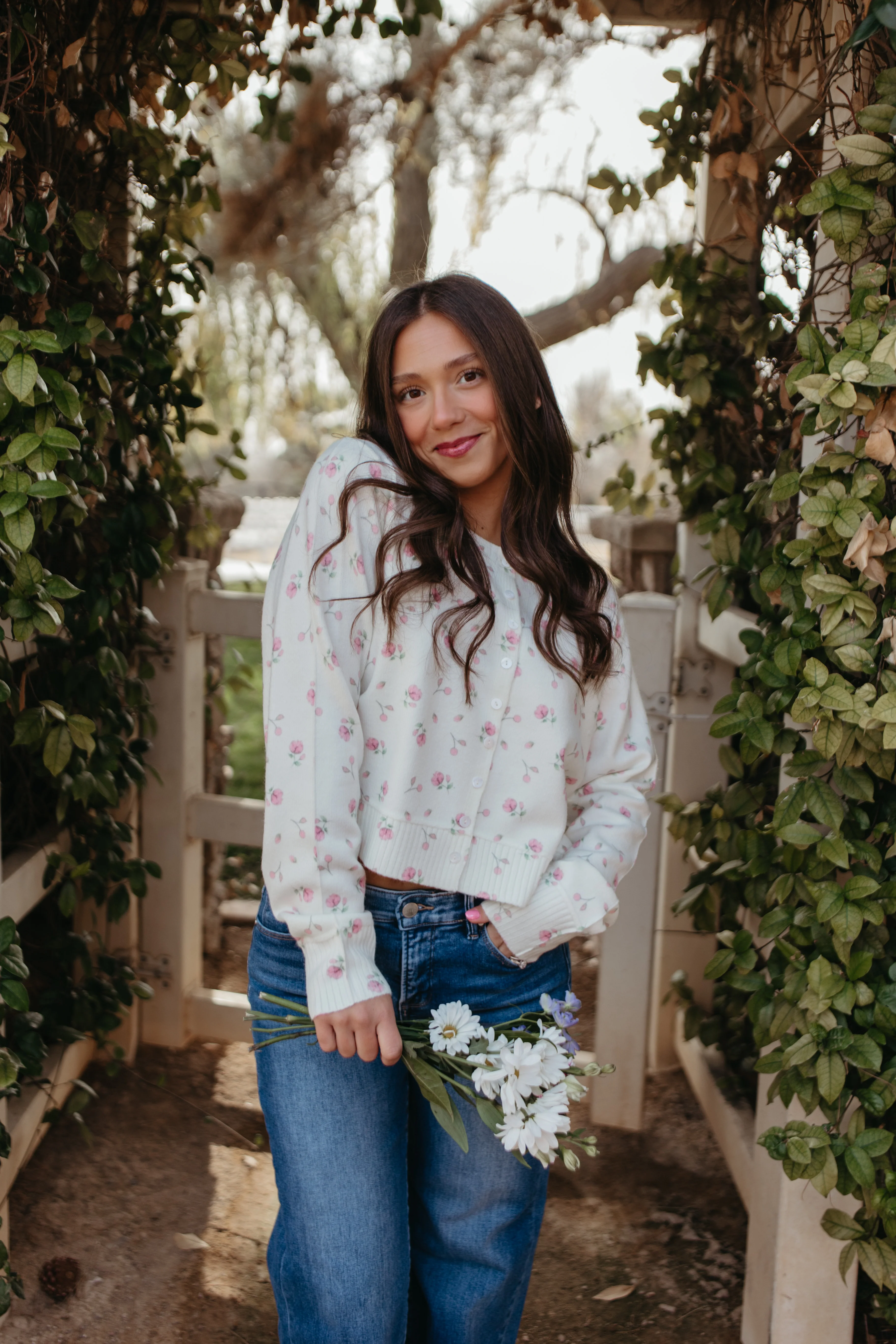 THE SARIAH FLORAL PRINT CARDIGAN SWEATER IN BLUSH - Image 4