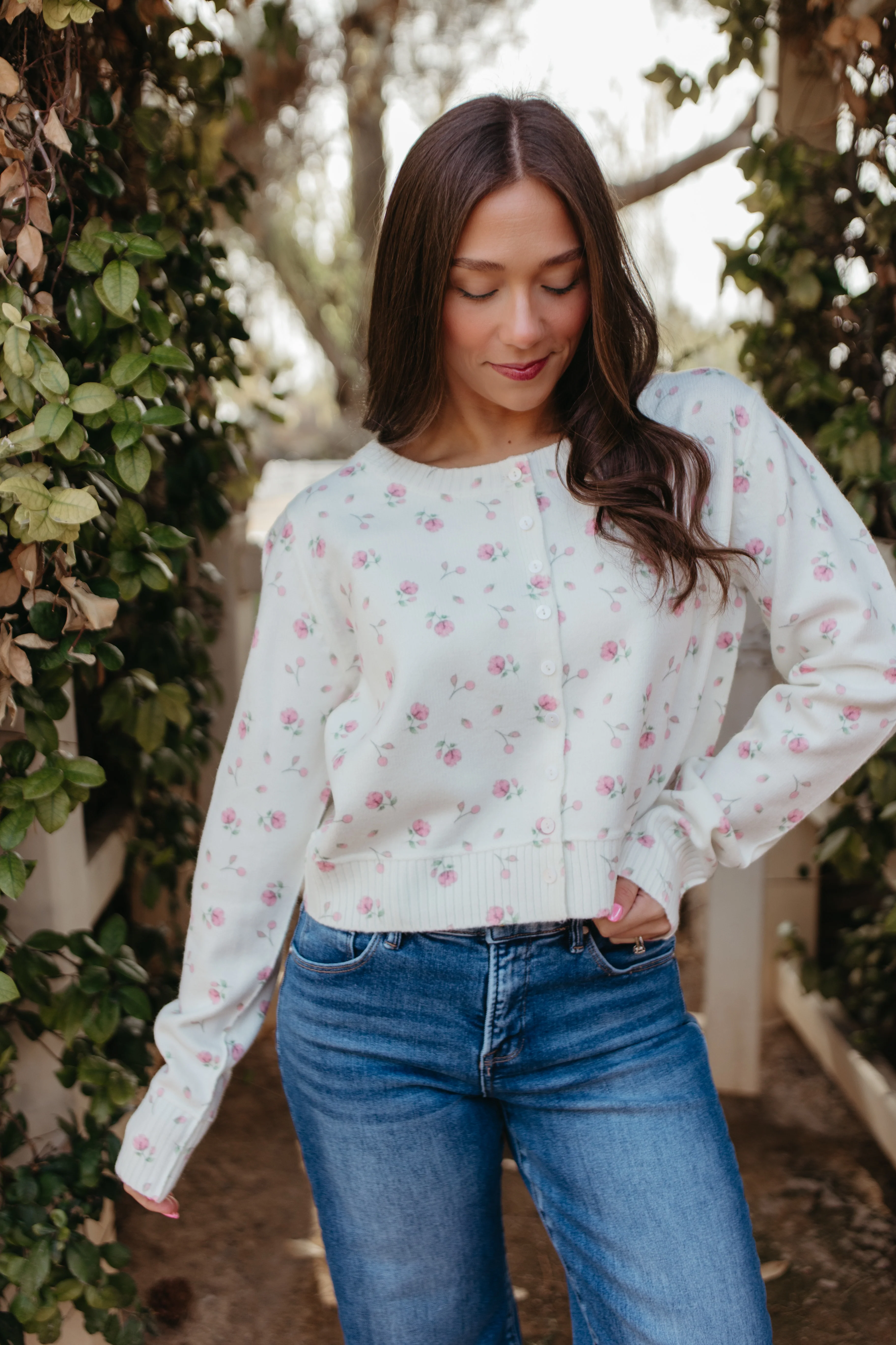 THE SARIAH FLORAL PRINT CARDIGAN SWEATER IN BLUSH - Image 6
