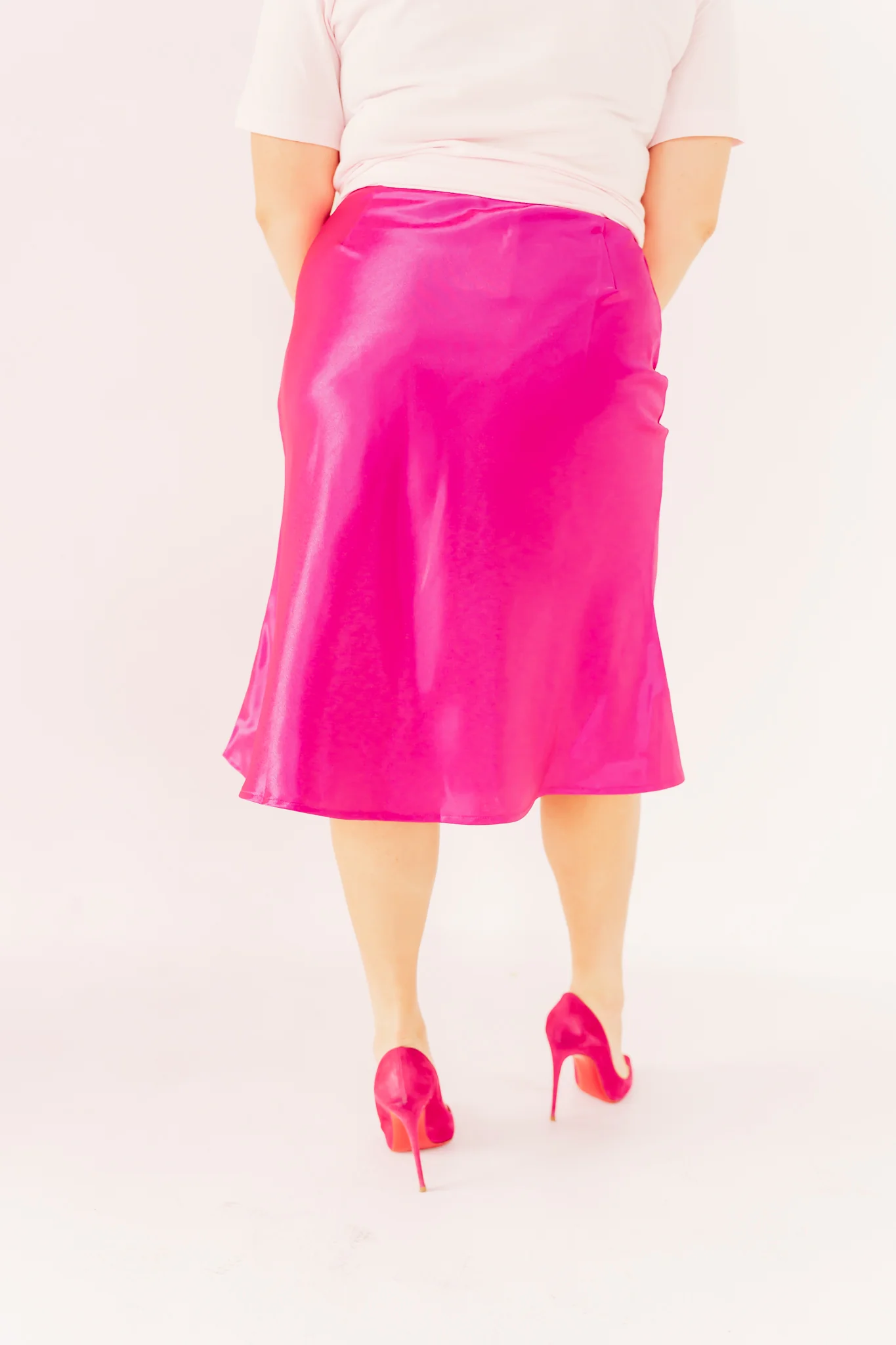THE SATIN MIDI SKIRT IN BARBIE PINK PLUS SIZE - Image 6