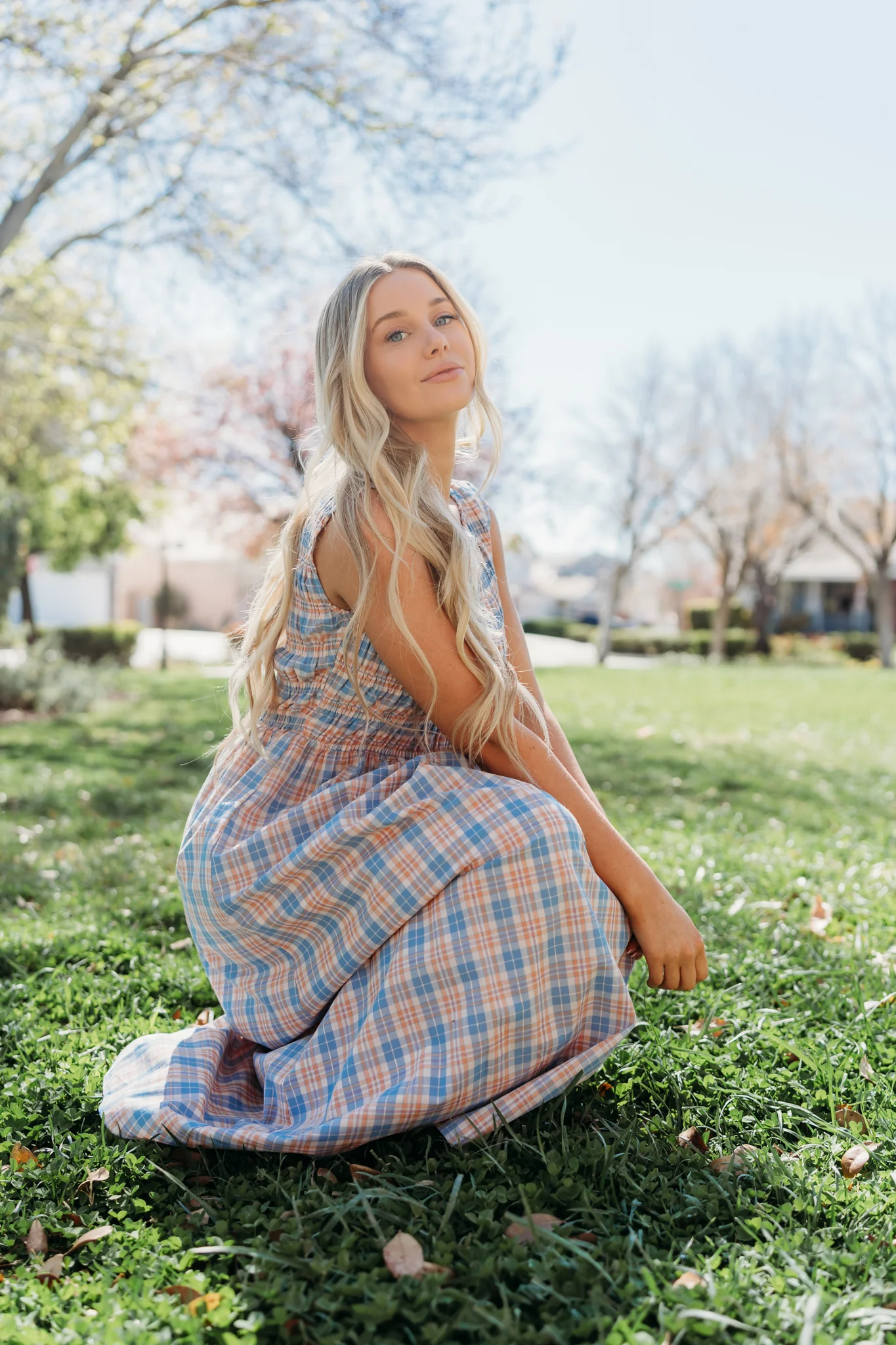 THE SAVANNAH SMOCKED PLAID DRESS IN BLUE - Image 7
