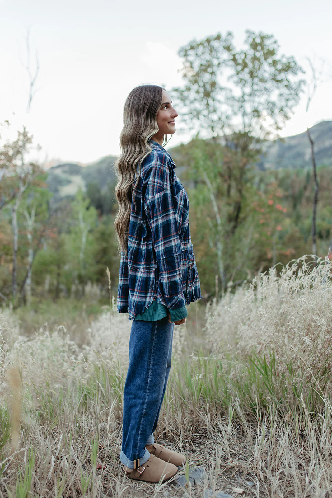 THE SHAY MIDRISE BOYFRIEND JEANS IN DARK WASH - Image 10