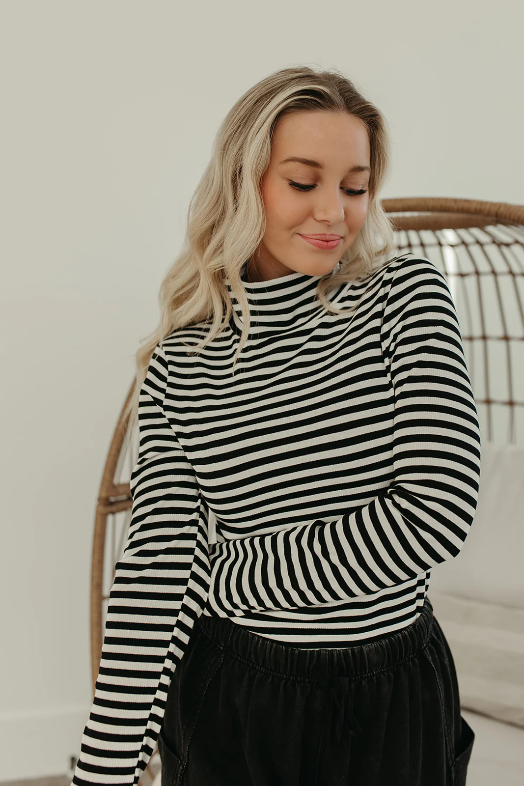 THE SHAYLA LONG SLEEVE TOP IN BLACK - Image 3