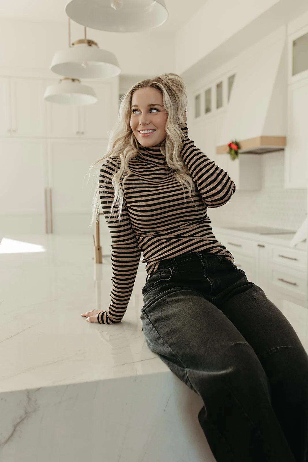 THE SHAYLA LONG SLEEVE TOP IN TAUPE - Image 3