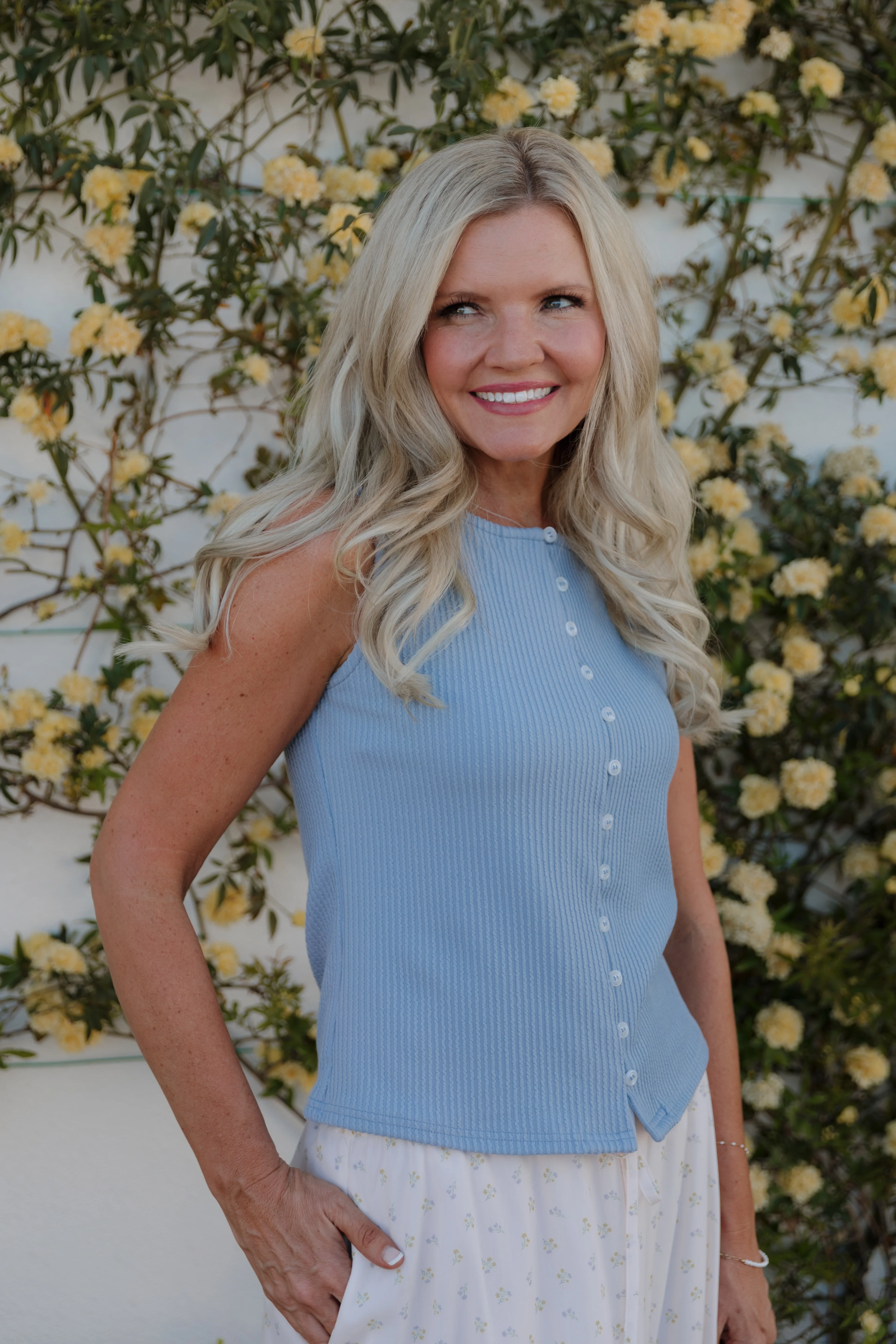 THE SOPHIE TEXTURED BUTTON TANK IN BLUE - Image 4