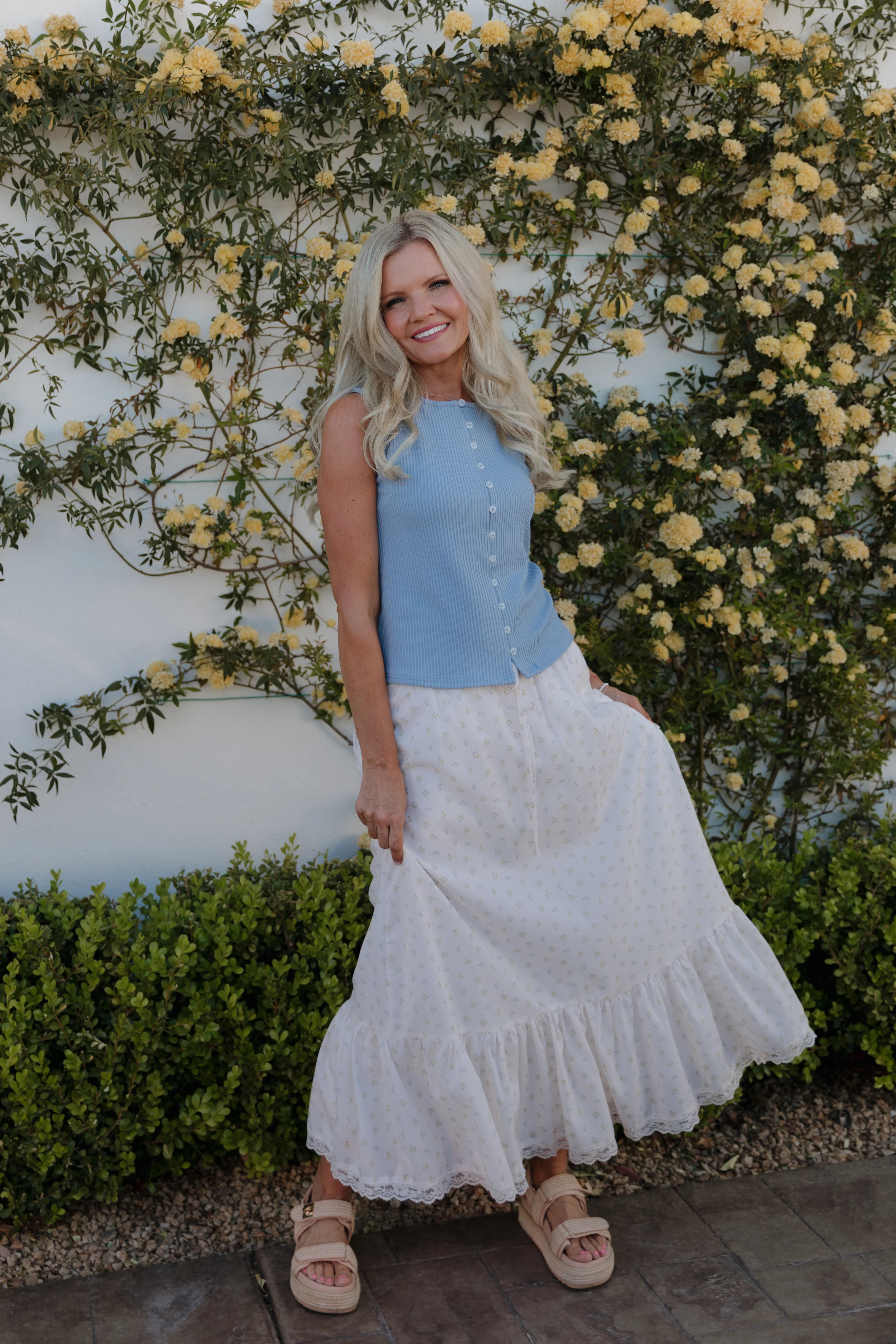 THE SOPHIE TEXTURED BUTTON TANK IN BLUE - Image 6
