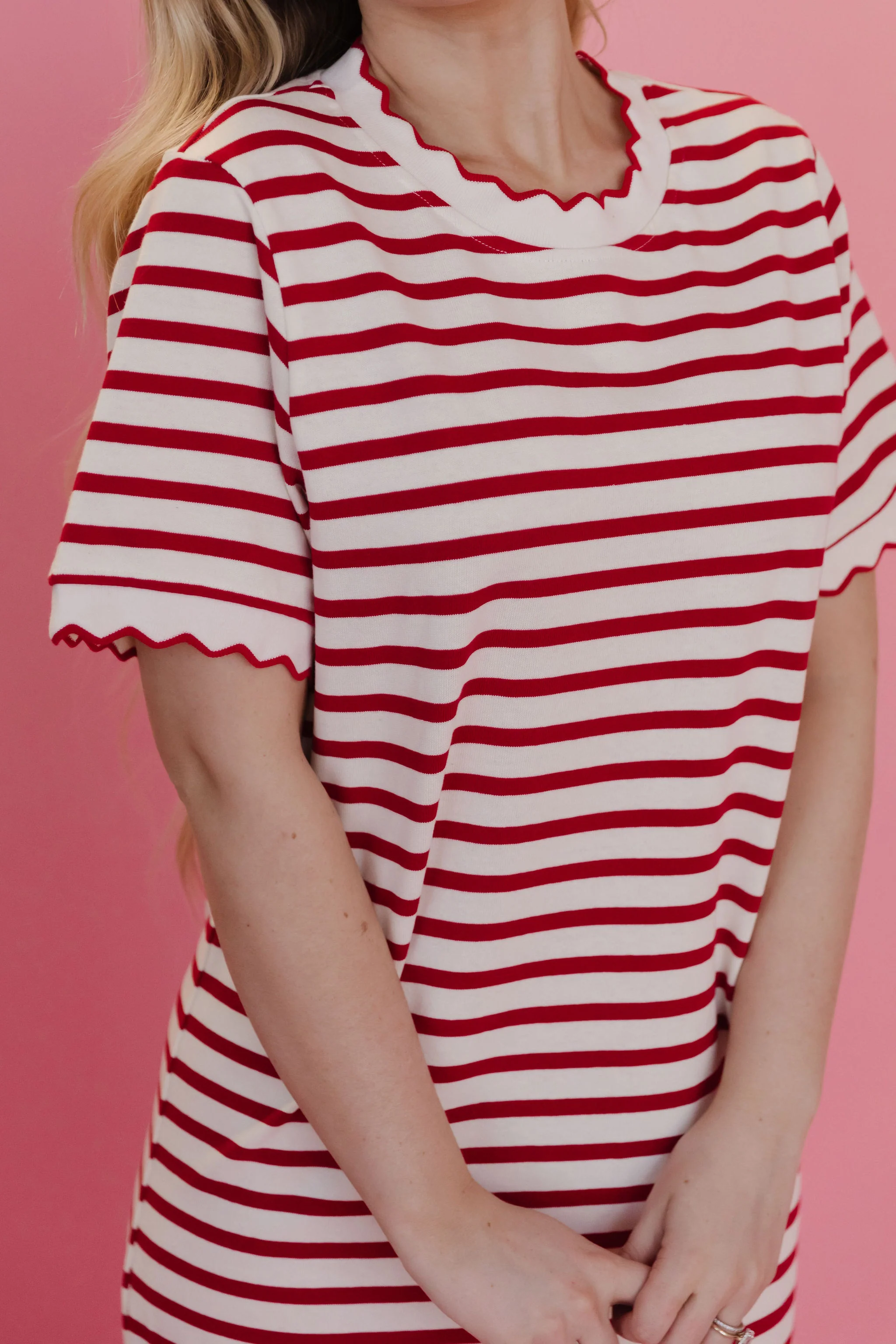 THE SUSIE SCALLOP EDGE MIDI DRESS IN RED - Image 4