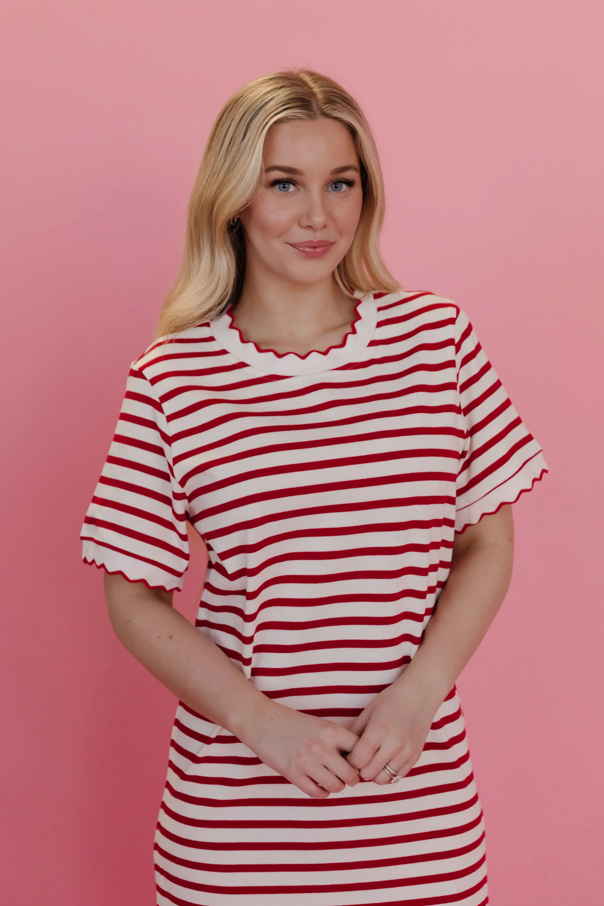 THE SUSIE SCALLOP EDGE MIDI DRESS IN RED - Image 8