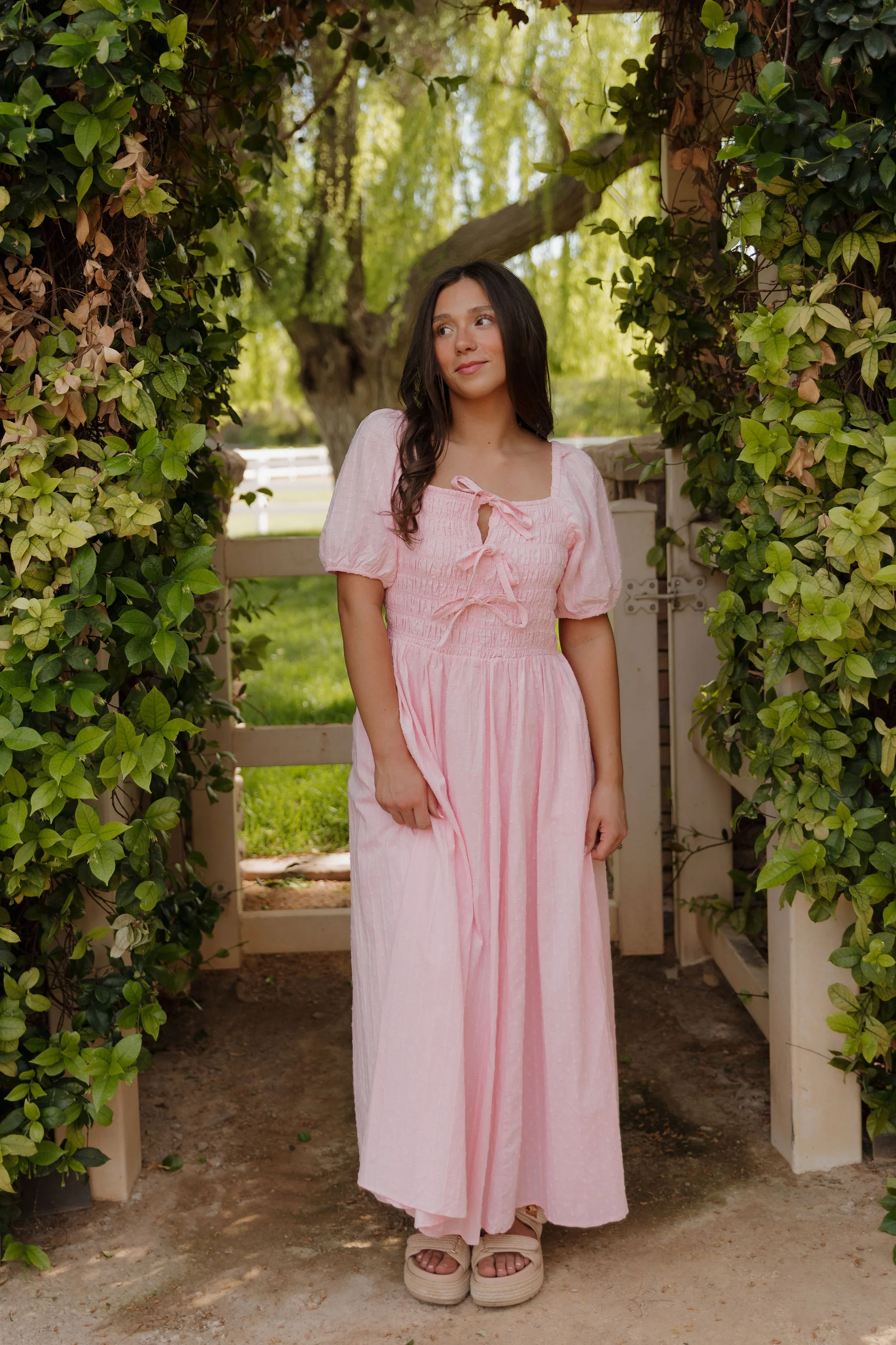 THE SUZANNAH BOW DETAIL DRESS IN PINK - Image 2