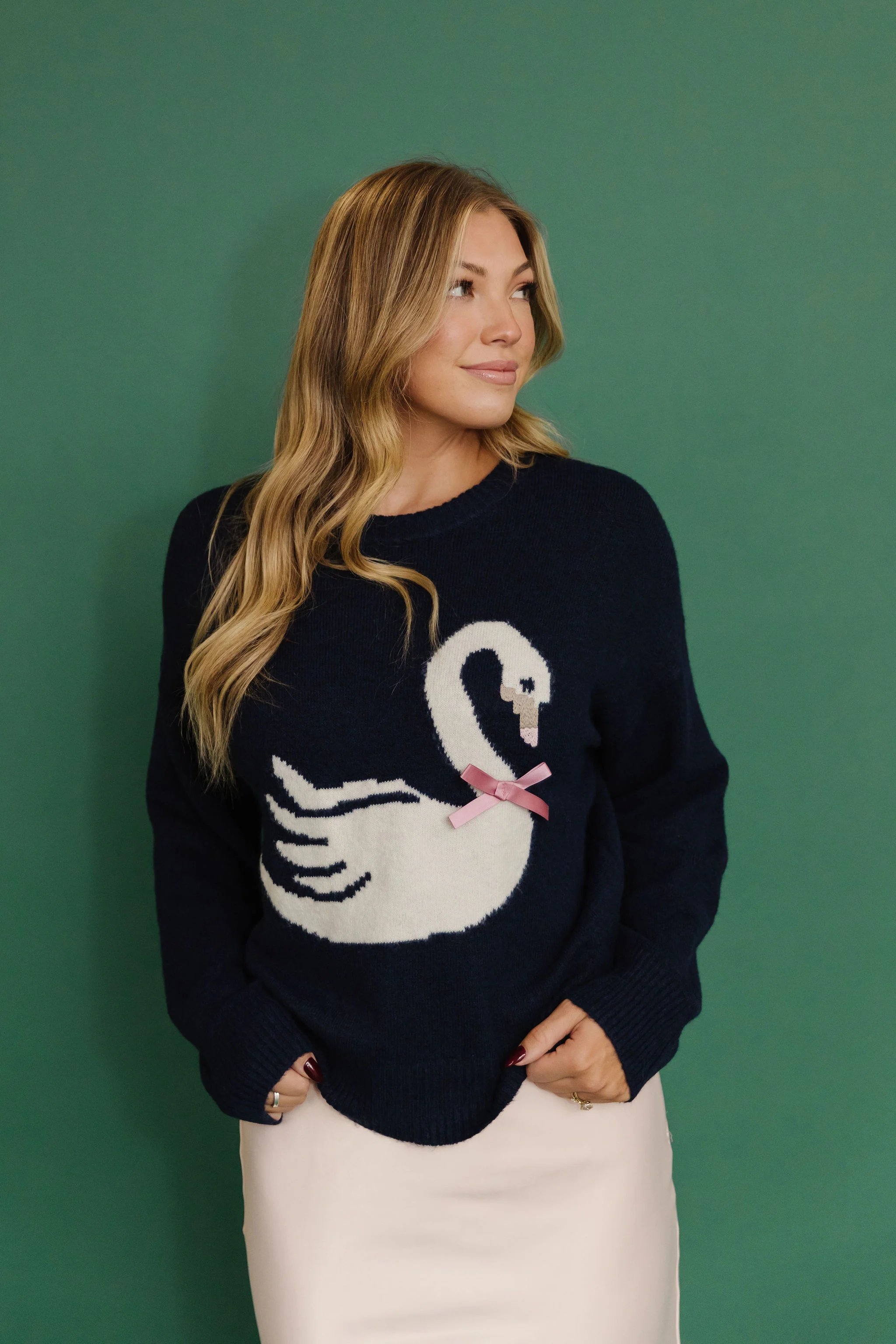 THE SWAN BOW GRAPHIC KNIT SWEATER IN NAVY - Image 2