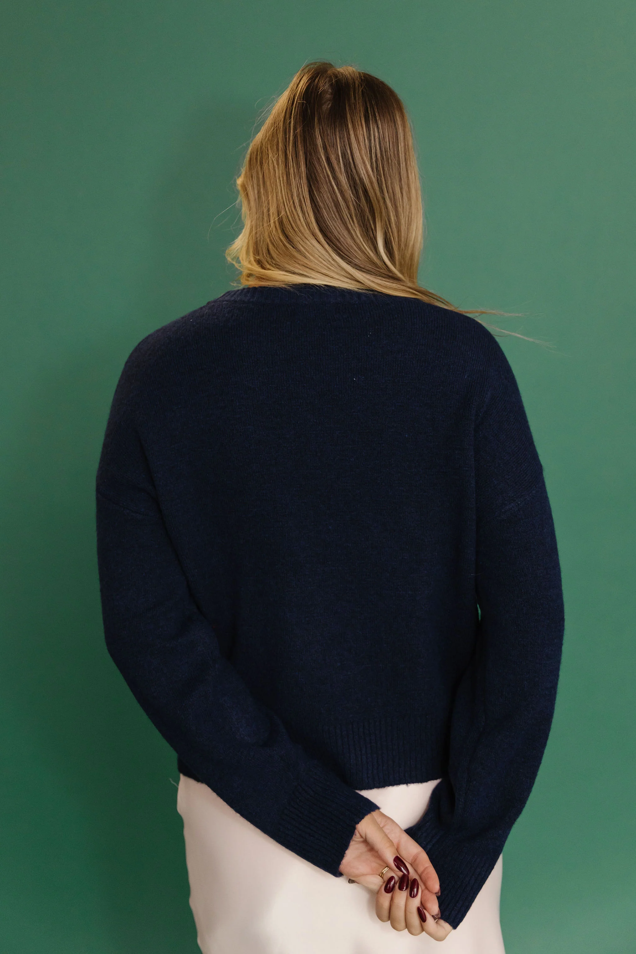 THE SWAN BOW GRAPHIC KNIT SWEATER IN NAVY - Image 7