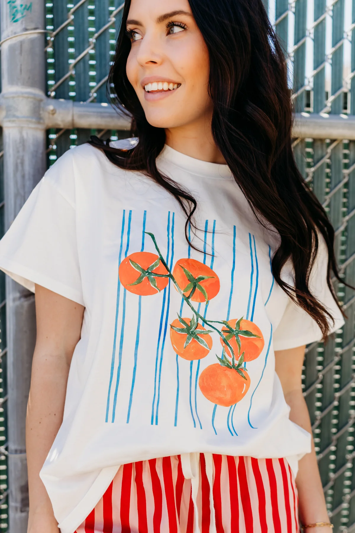 THE TOMATO STRIPE GRAPHIC TEE IN WHITE - Image 2