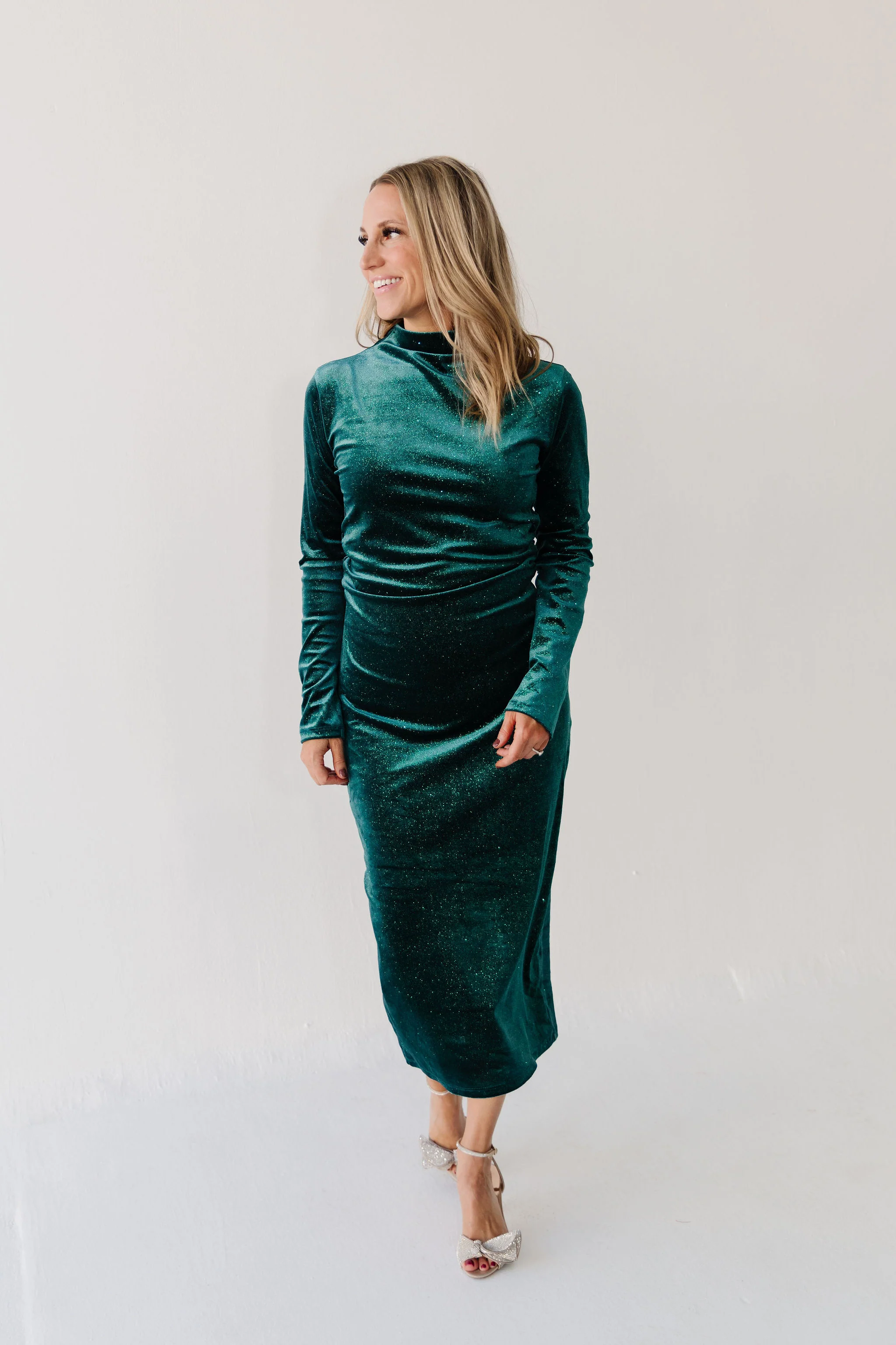 THE WHITNEY GLITTERY VELVET DRESS IN EMERALD - Image 3