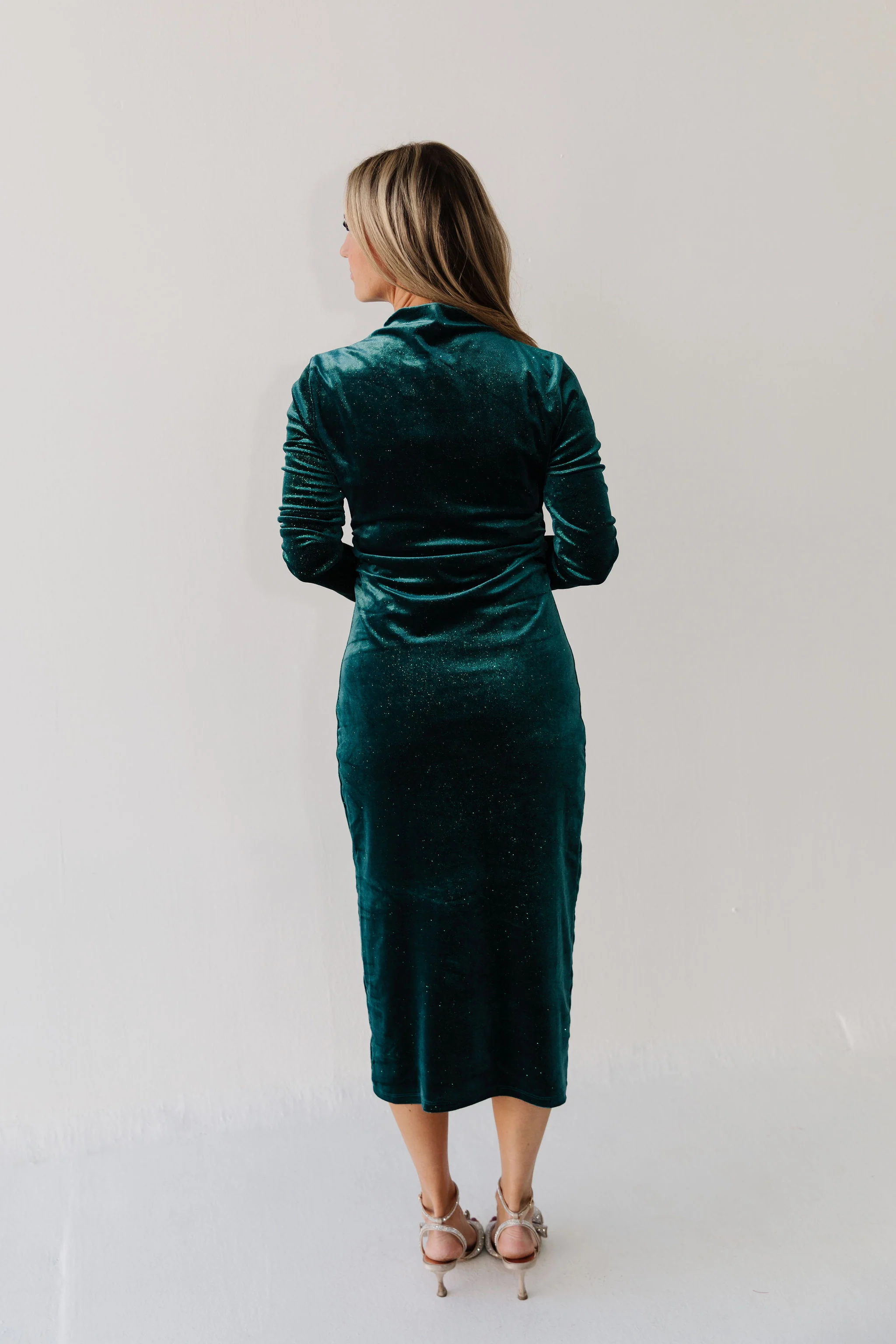 THE WHITNEY GLITTERY VELVET DRESS IN EMERALD - Image 5