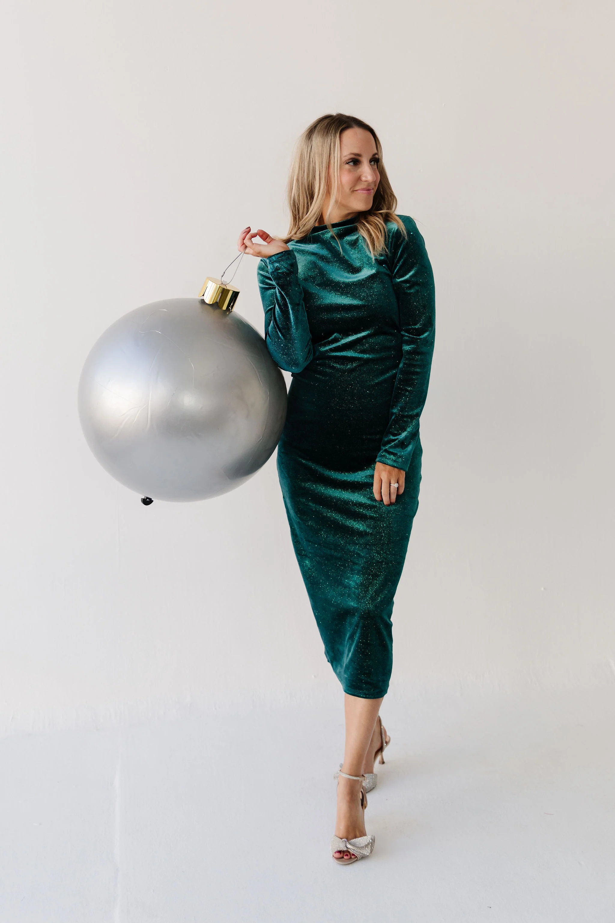 THE WHITNEY GLITTERY VELVET DRESS IN EMERALD - Image 6